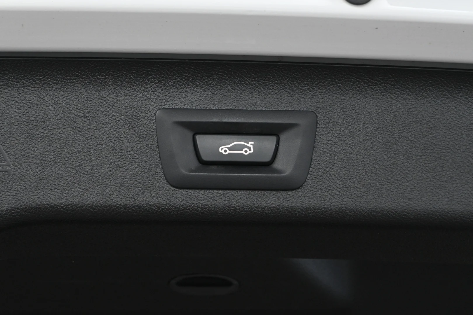 Car Image - 9RPNEC32VBFpnnaS7VdfA