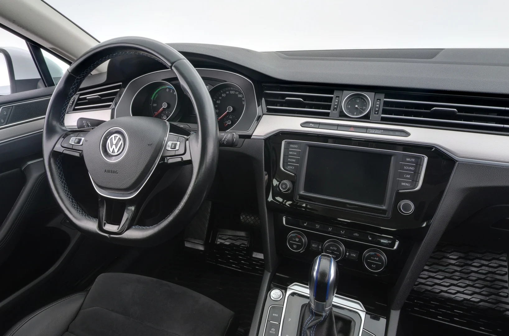 Car Image - 608Y6BgCis1zR3TM3gtPPL