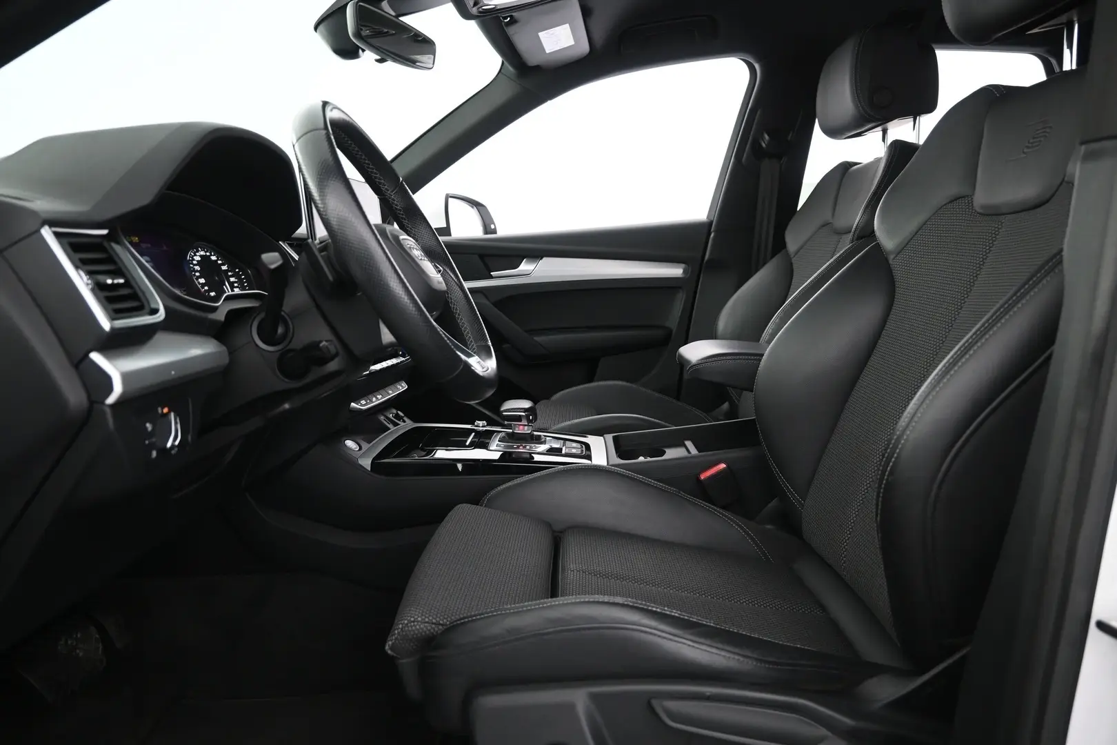 Car Image - 27QmQ9zfGBD6VHxK5mPBhl