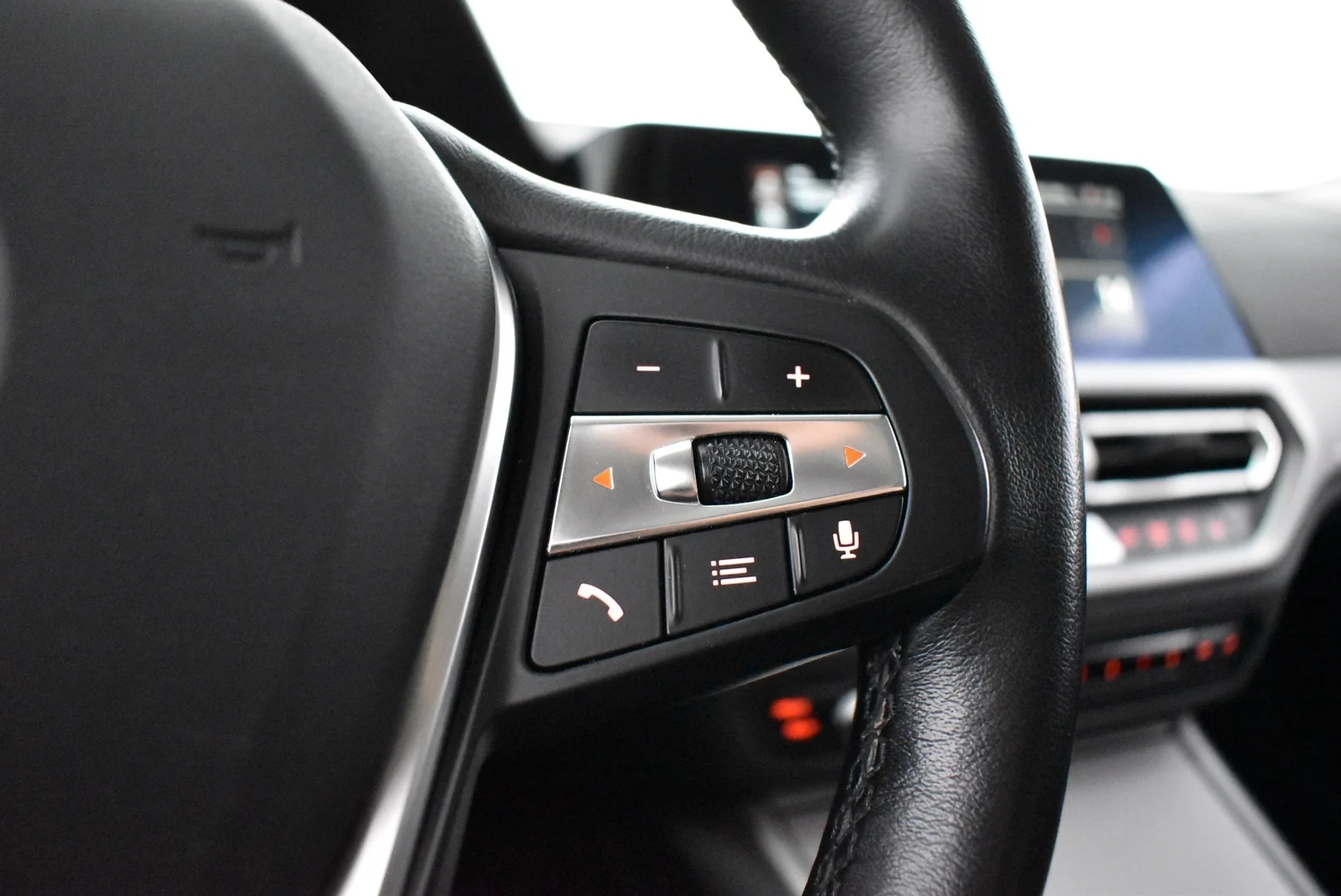 Car Image - 54iaLs3DrTWB7erqXNEx4D