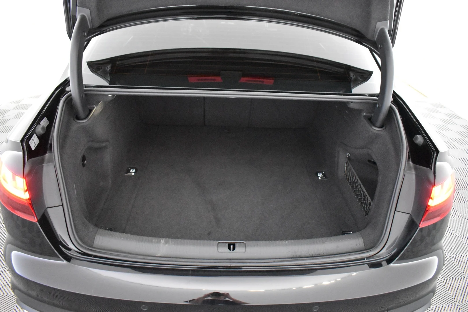 Car Image - 5DjJOxIysn7uPRYbRZvLuC