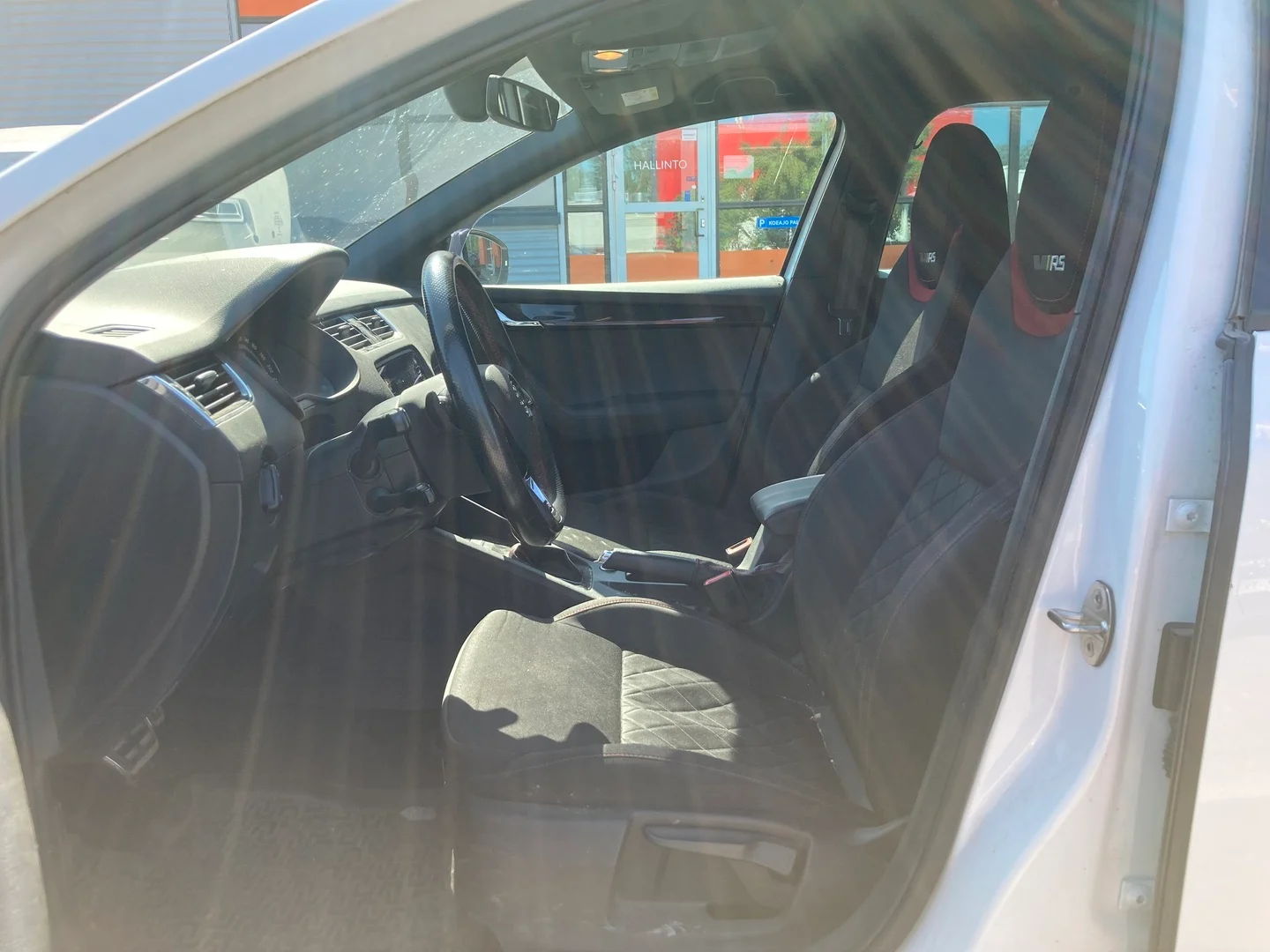 Car Image - 5qHmENWIwDtb4u87Uaq1Ne