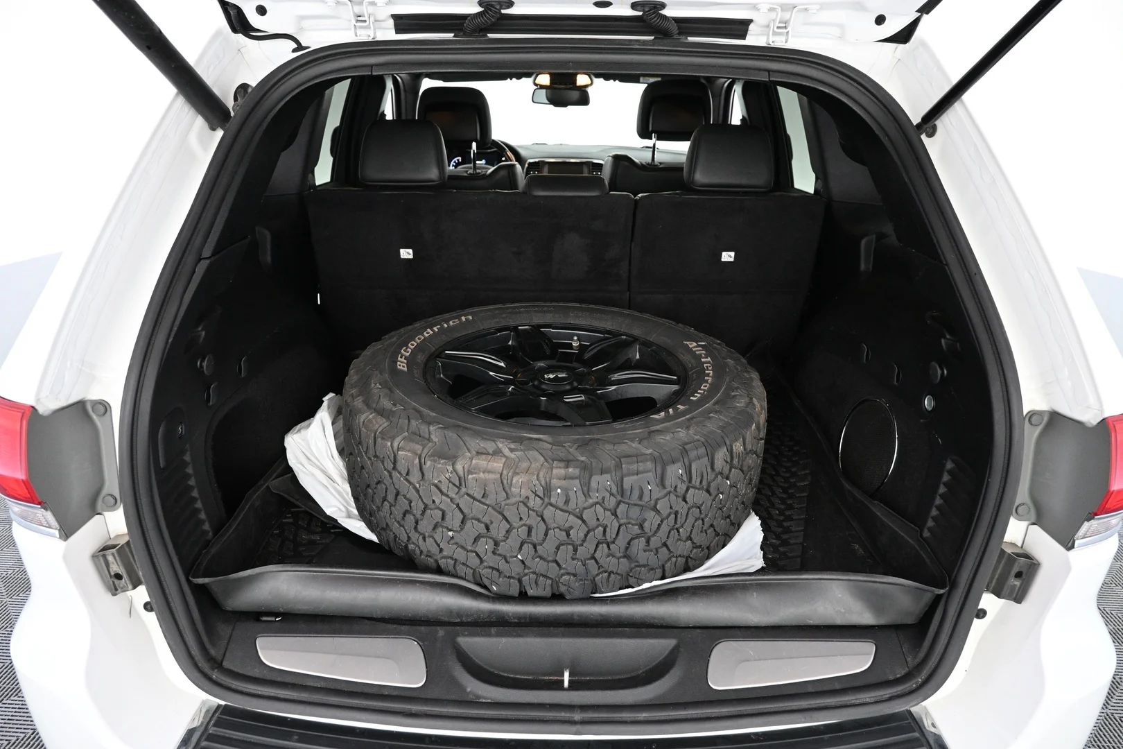 Car Image - 5iw0nYENXqyNLcggbStRZt