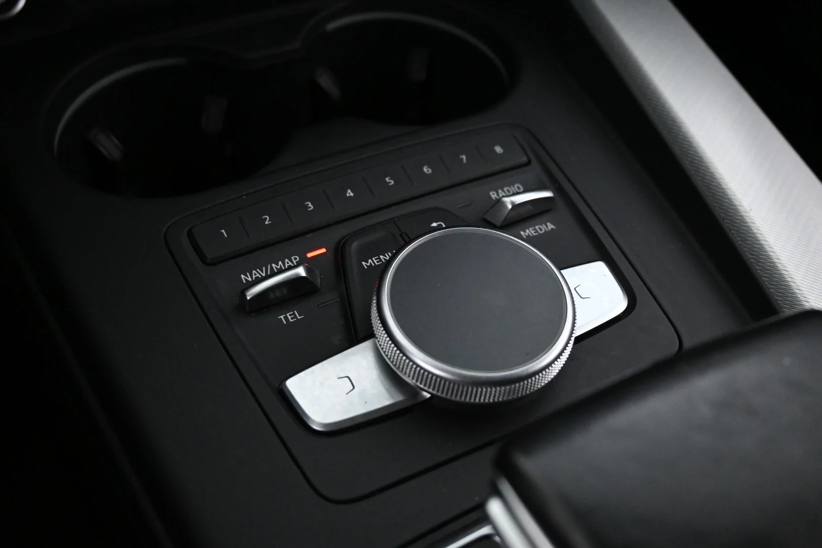 Car Image - 1YOdjLYm40KUFnFl4Q8UJx