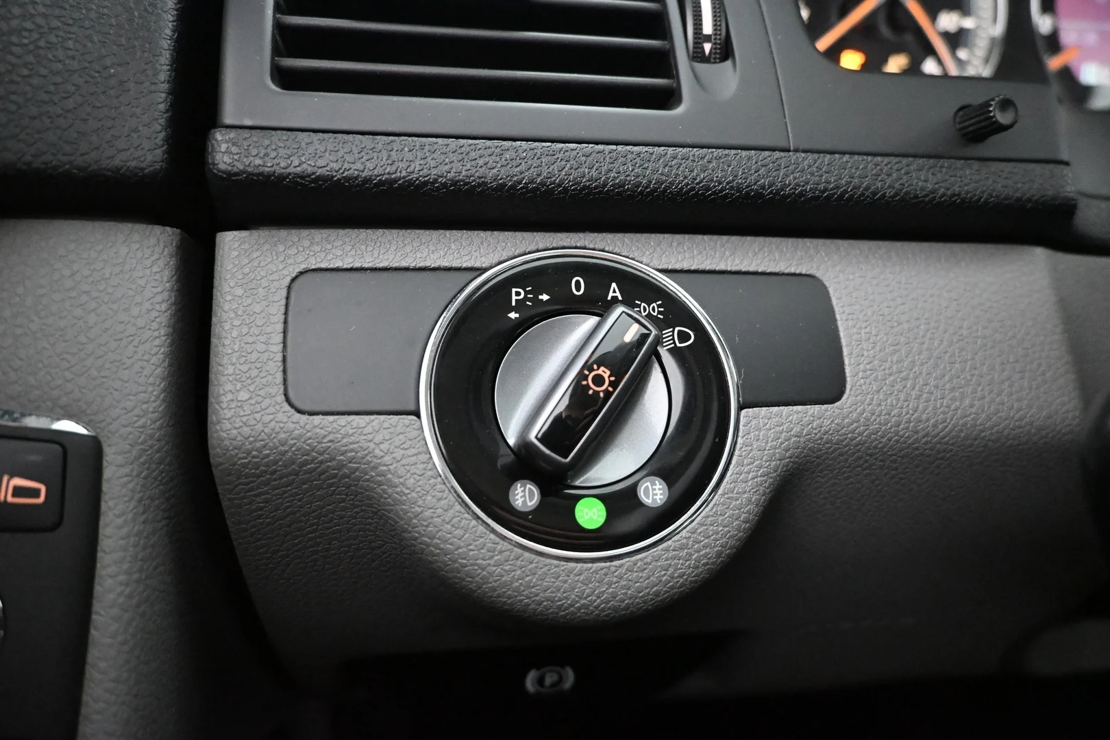 Car Image - 7yVDxbFCisXizKVf1J9UJT