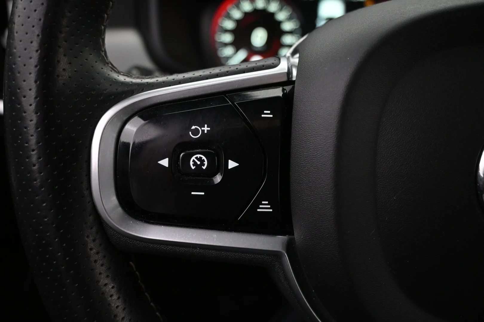 Car Image - 5mMrrkckokamkQFB34OvZO