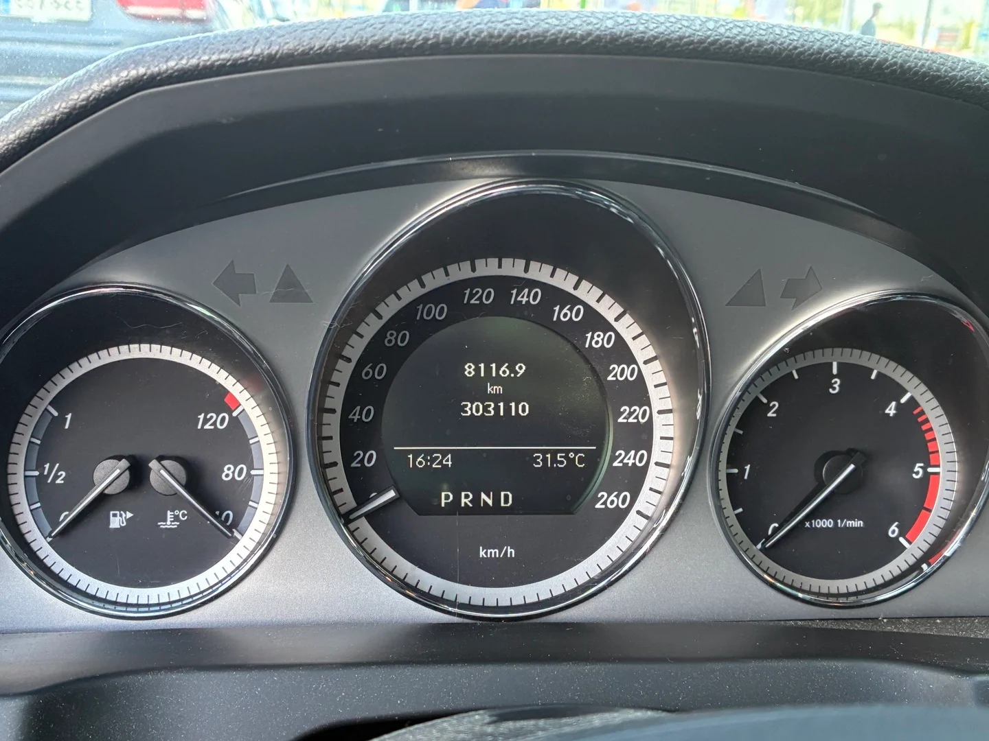 Car Image - 44ZbySEl7xmF8zj8t18bZp