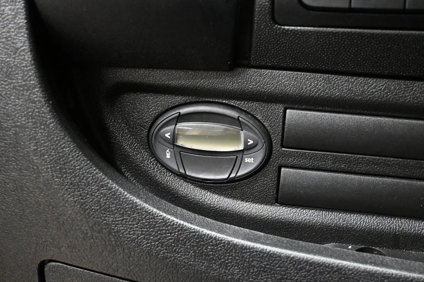 Car Image - 6Dn73sRGvTxfNKcRKL3wSb