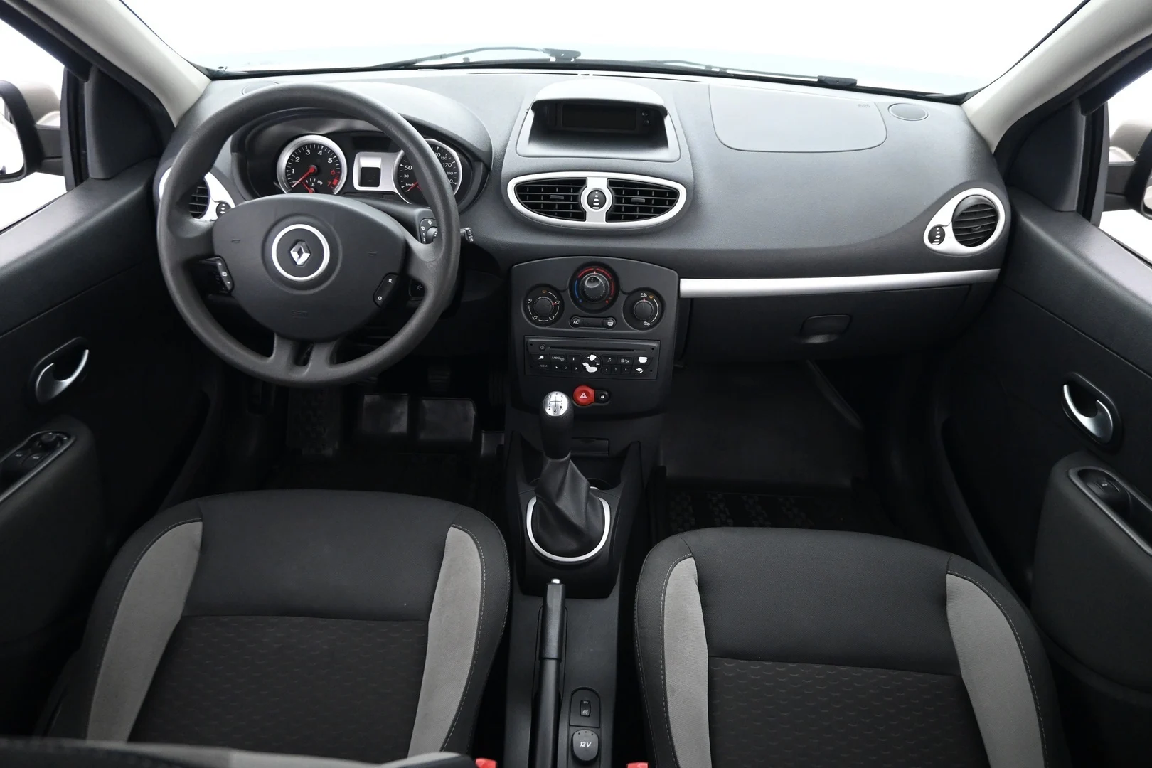 Car Image - 1mziNovOajxoAXFK8Sz7Xe
