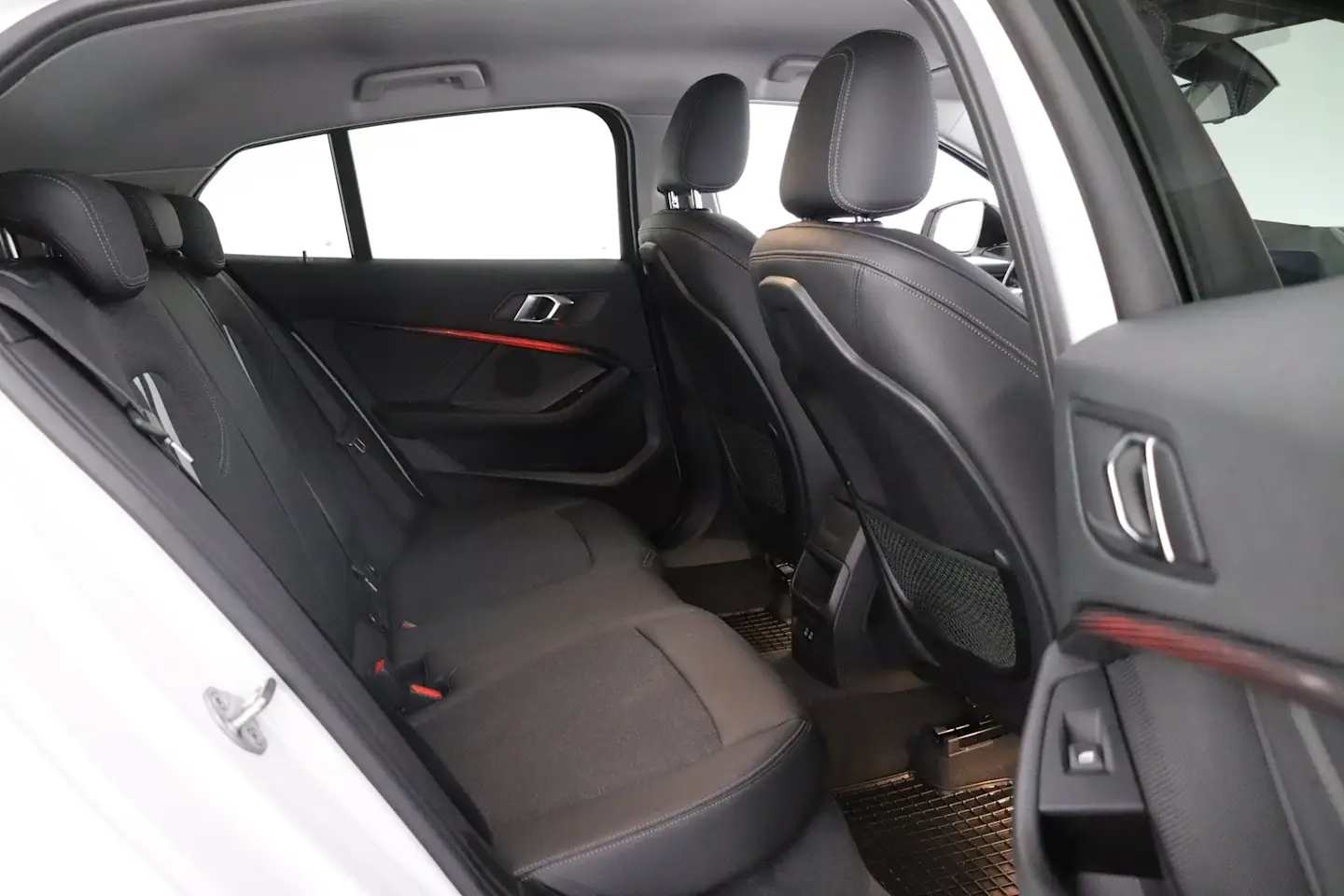 Car Image - 3NFLyRLOvOHHZrBj9xKKzH