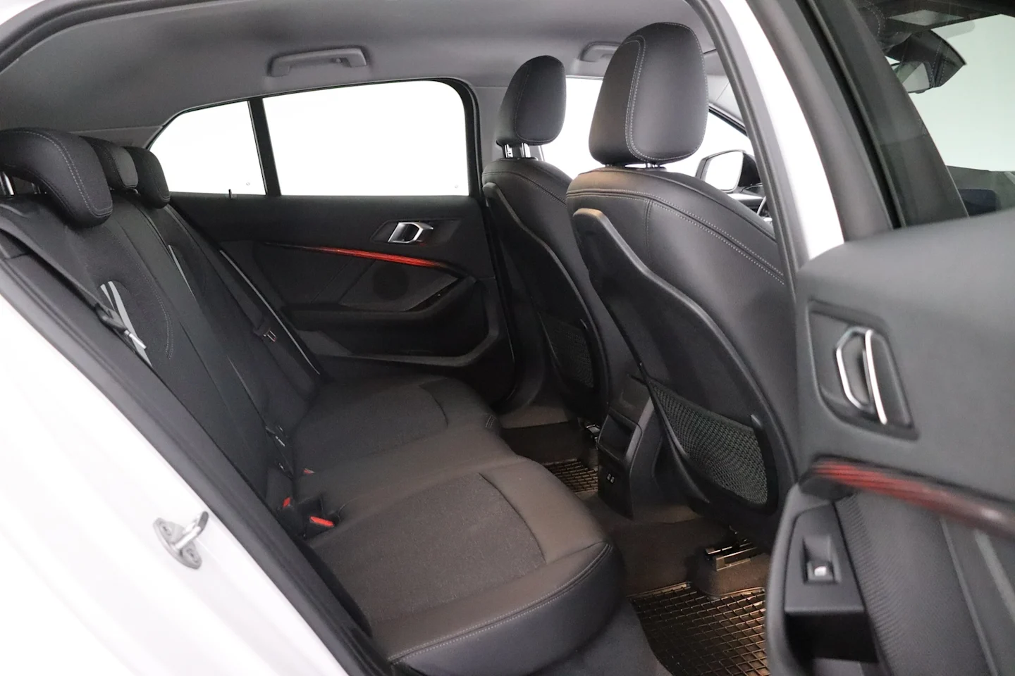 Car Image - 3NFLyRLOvOHHZrBj9xKKzH