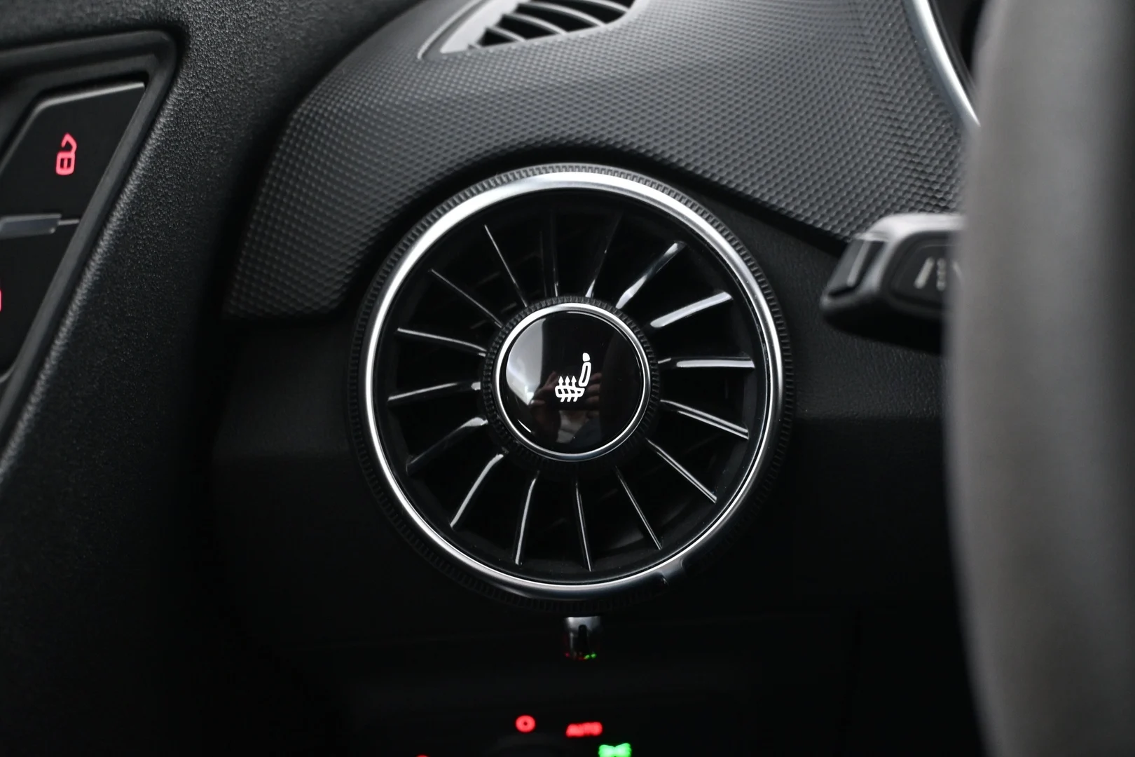 Car Image - 5UaLbhXyJ79Hr3xuVeJkM1