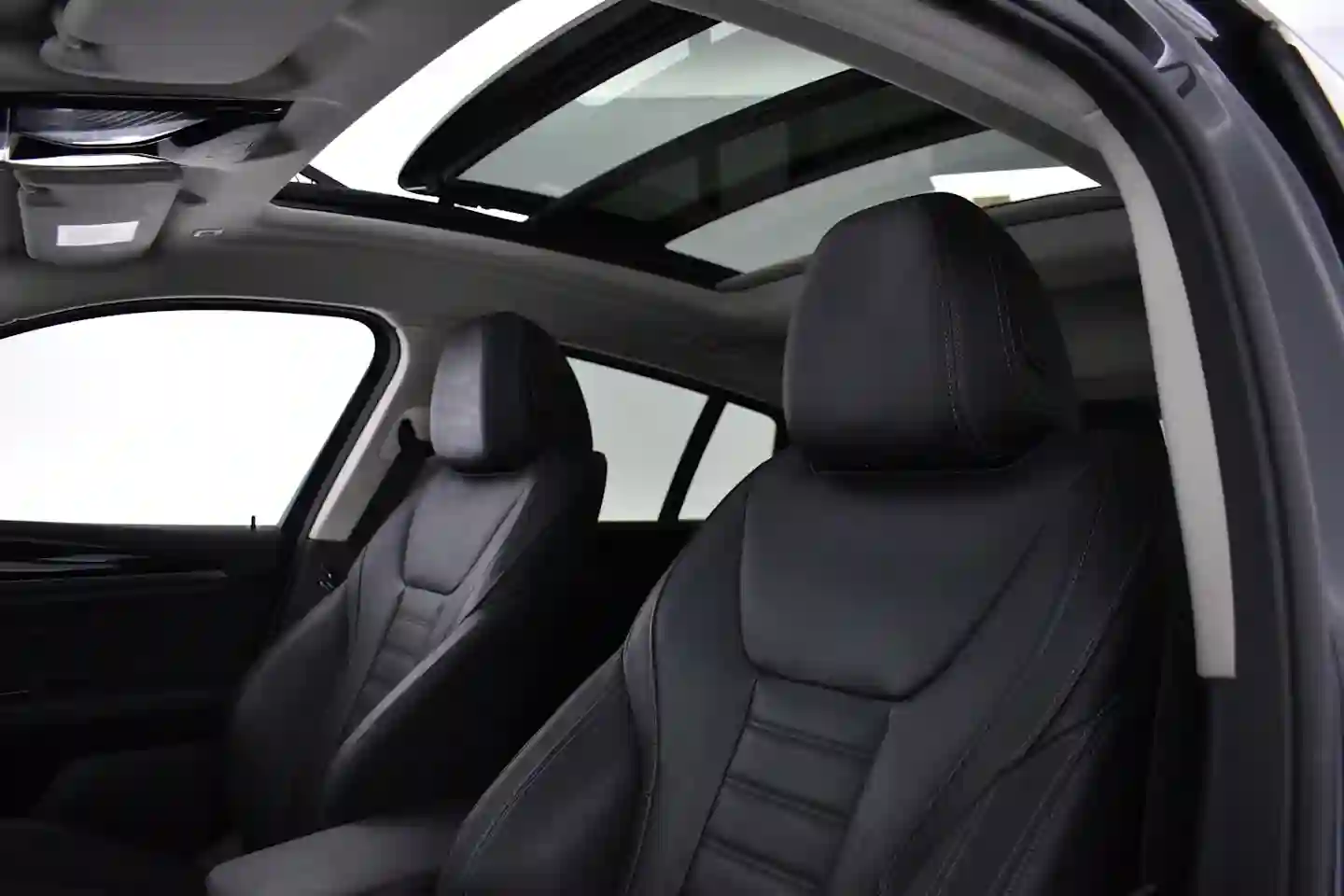 Car Image - 4dNVP0rMG39q8JESkqjCt4