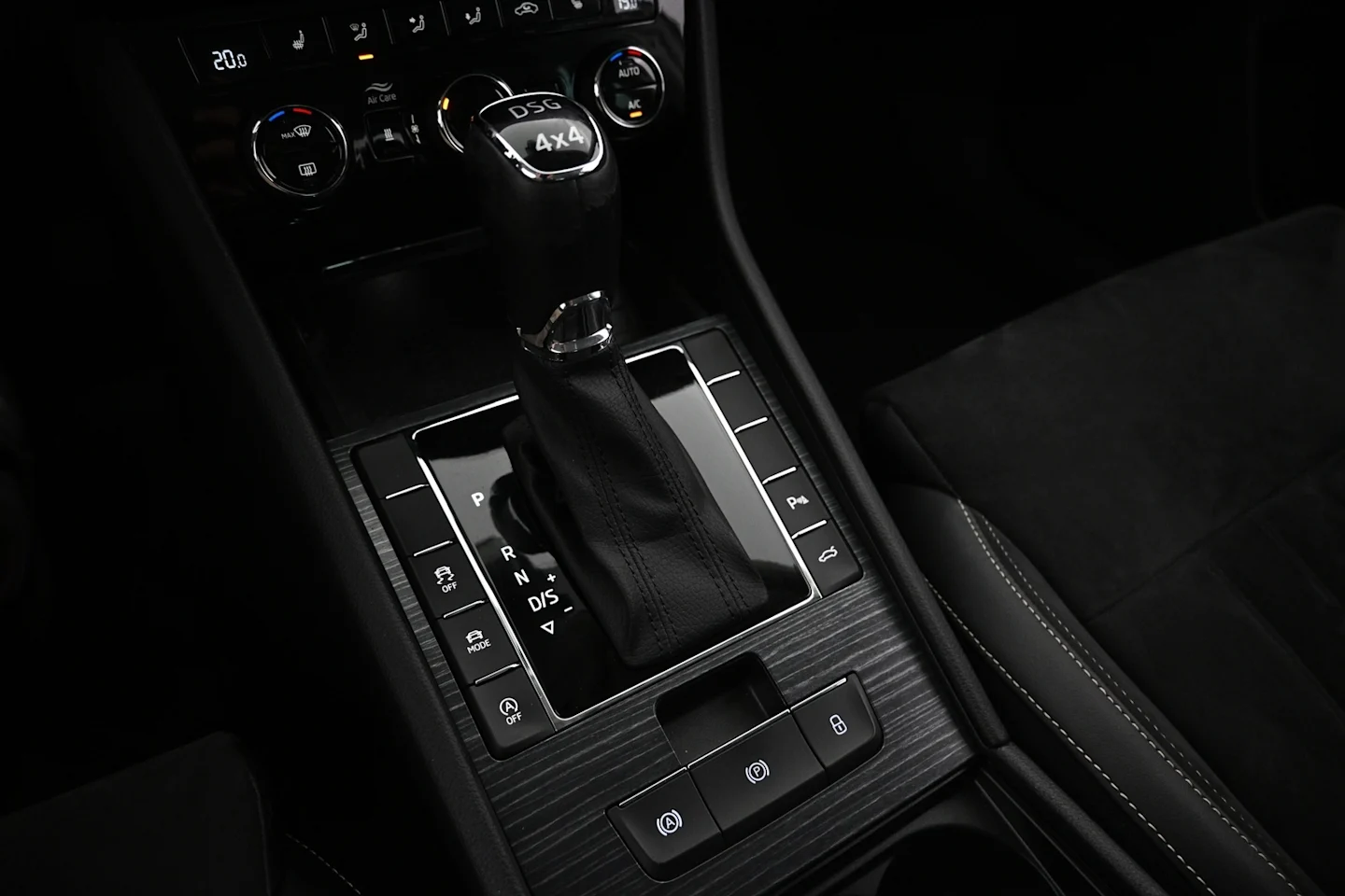 Car Image - 1hTWXRO9i0JH1CttTJJFt3