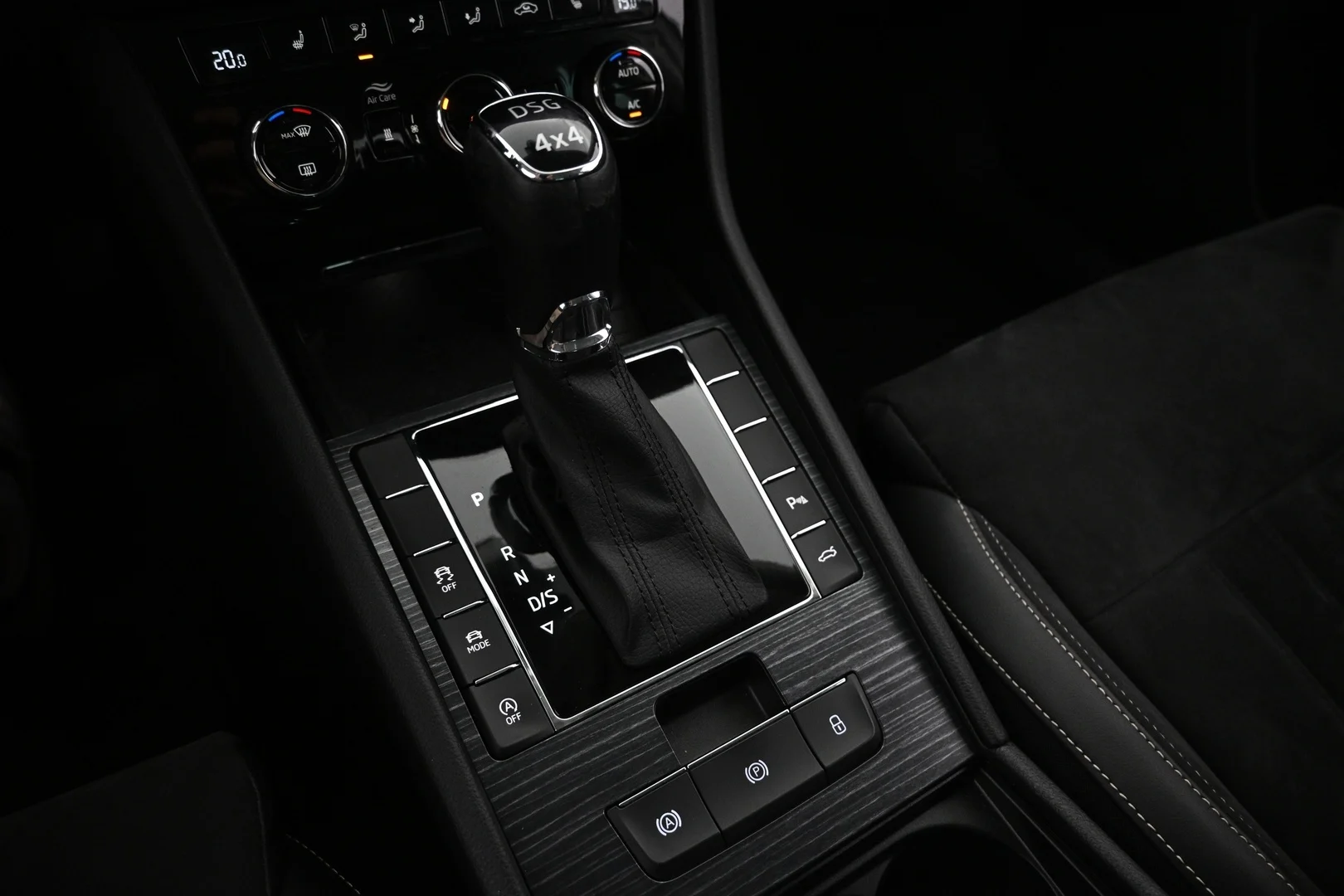 Car Image - 1hTWXRO9i0JH1CttTJJFt3