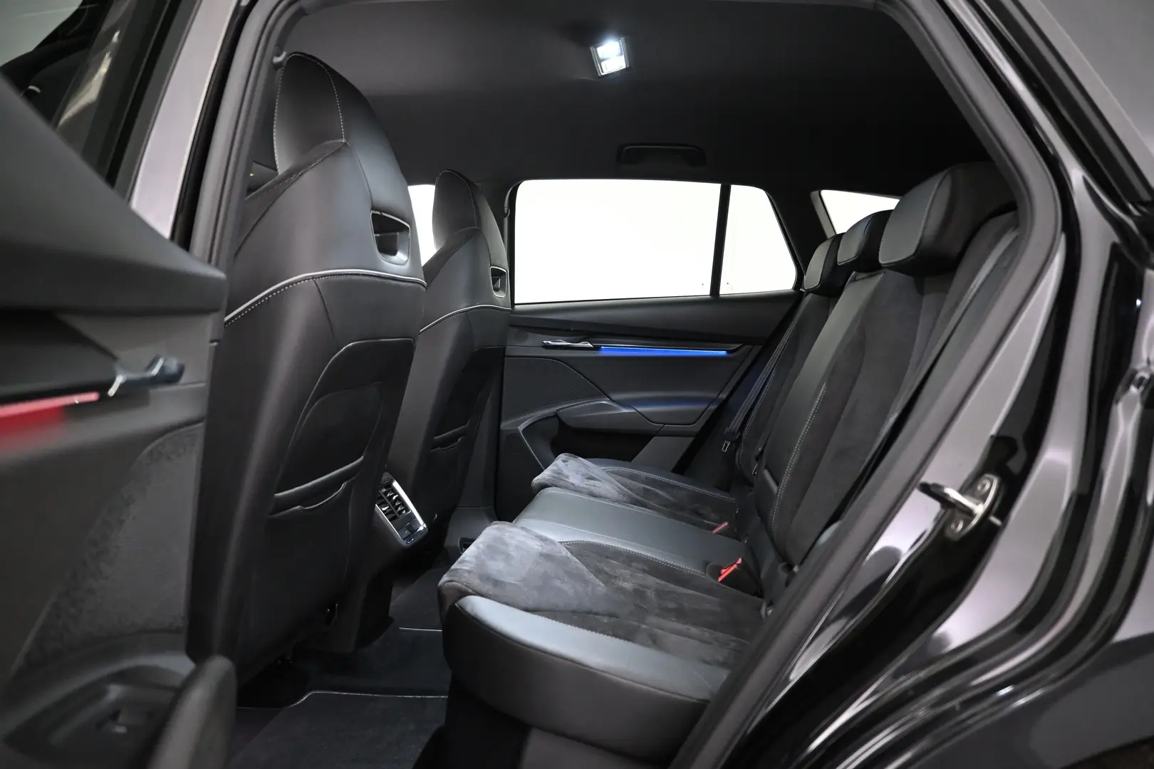Car Image - 5RDi6fdnT1XDqQeCRmloJf