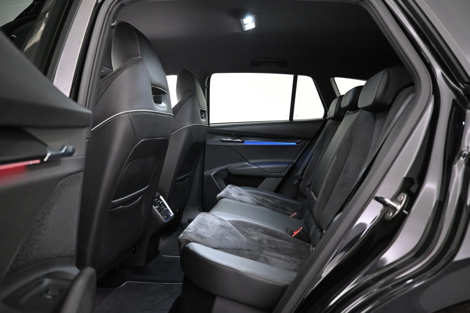 Car Image - 5RDi6fdnT1XDqQeCRmloJf