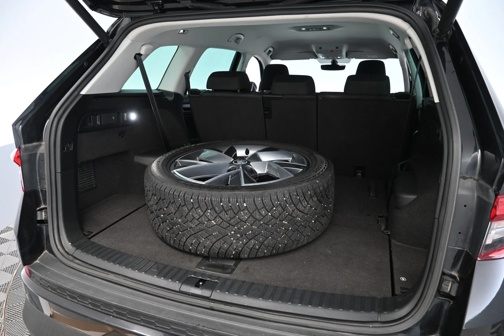 Car Image - 1TjRrVZqcoVDMxGxkpf4dN
