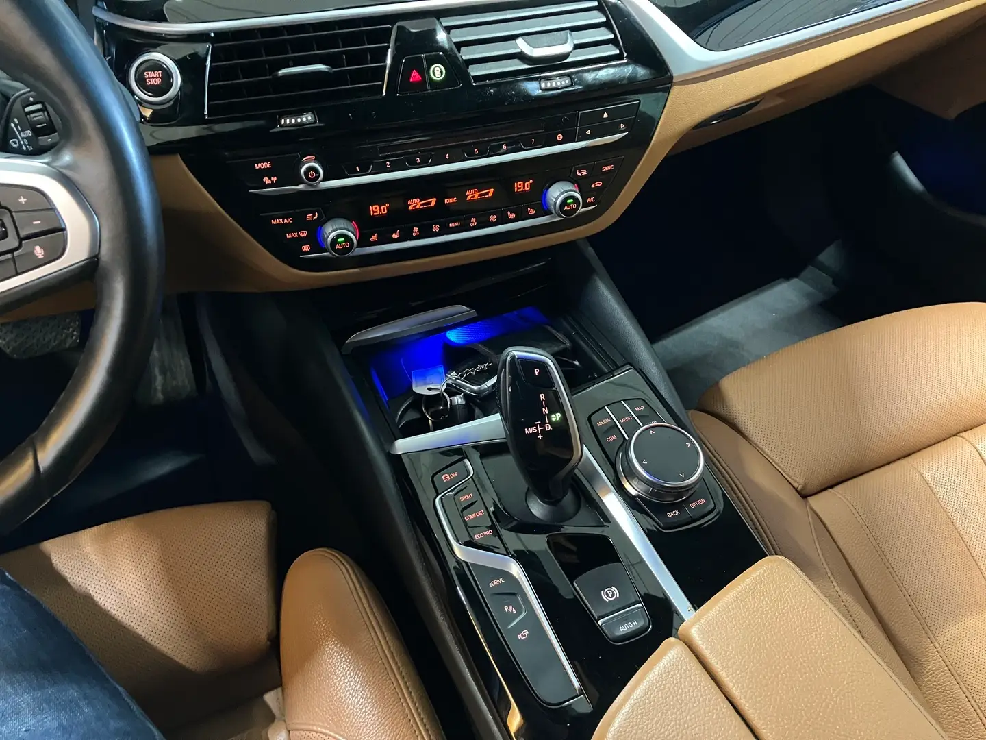Car Image - 6zjOYggbvM9JO1jflRU1oH