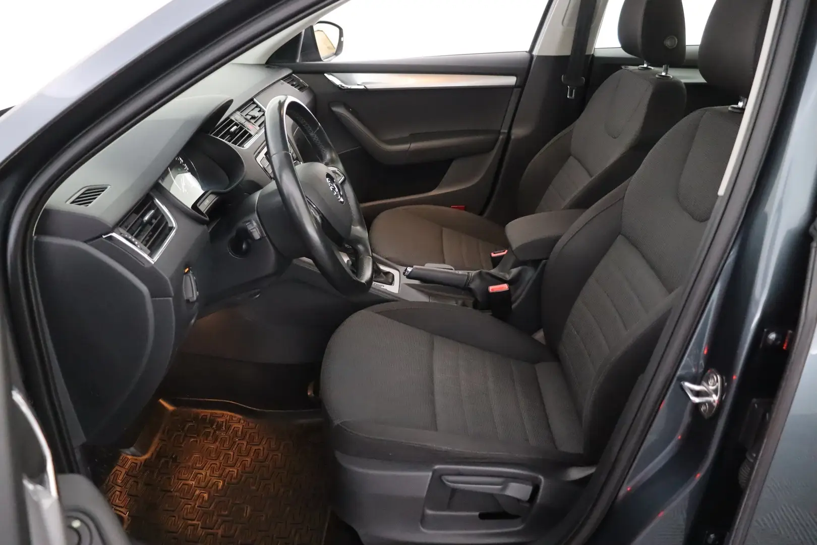 Car Image - 6576wZ1kye2zINsjOvgQw0