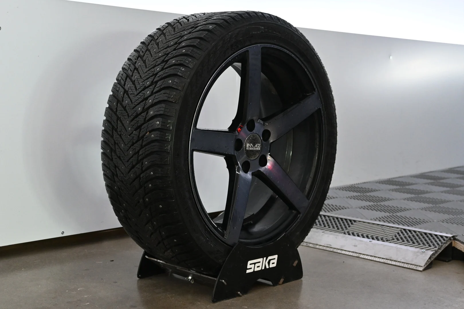 Car Image - 6iwjL8zM5164cbYVqZJ4MC