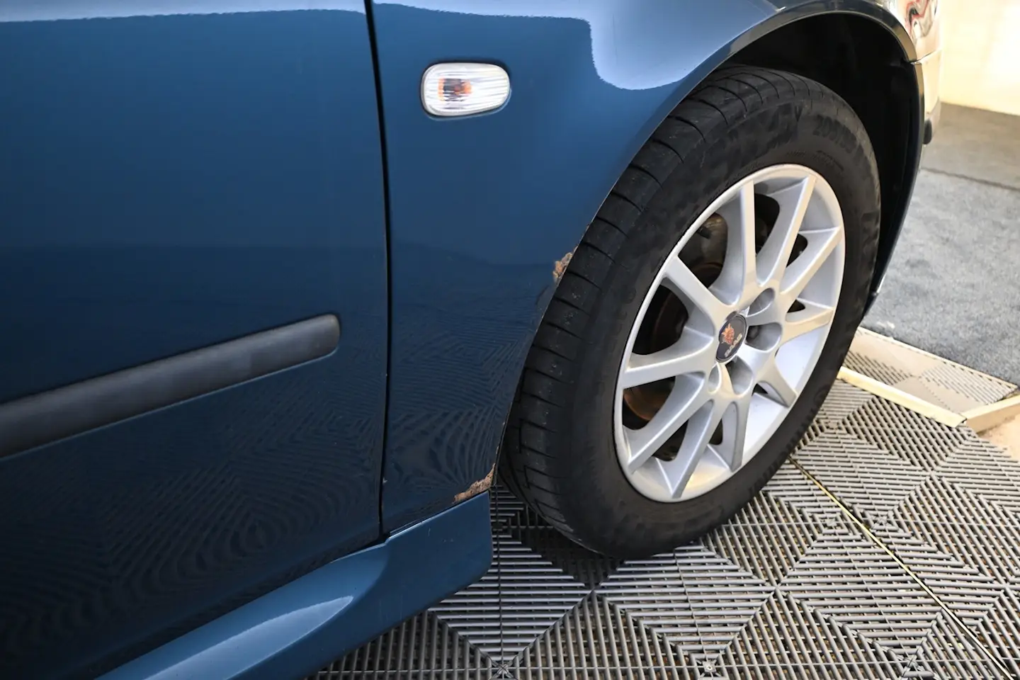 Car Image - 6LLCEM5G2TE6vVsJ6w2TXM