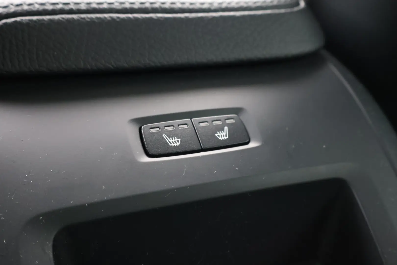 Car Image - 2SdPEQC1UwNLt0xIjPxigJ