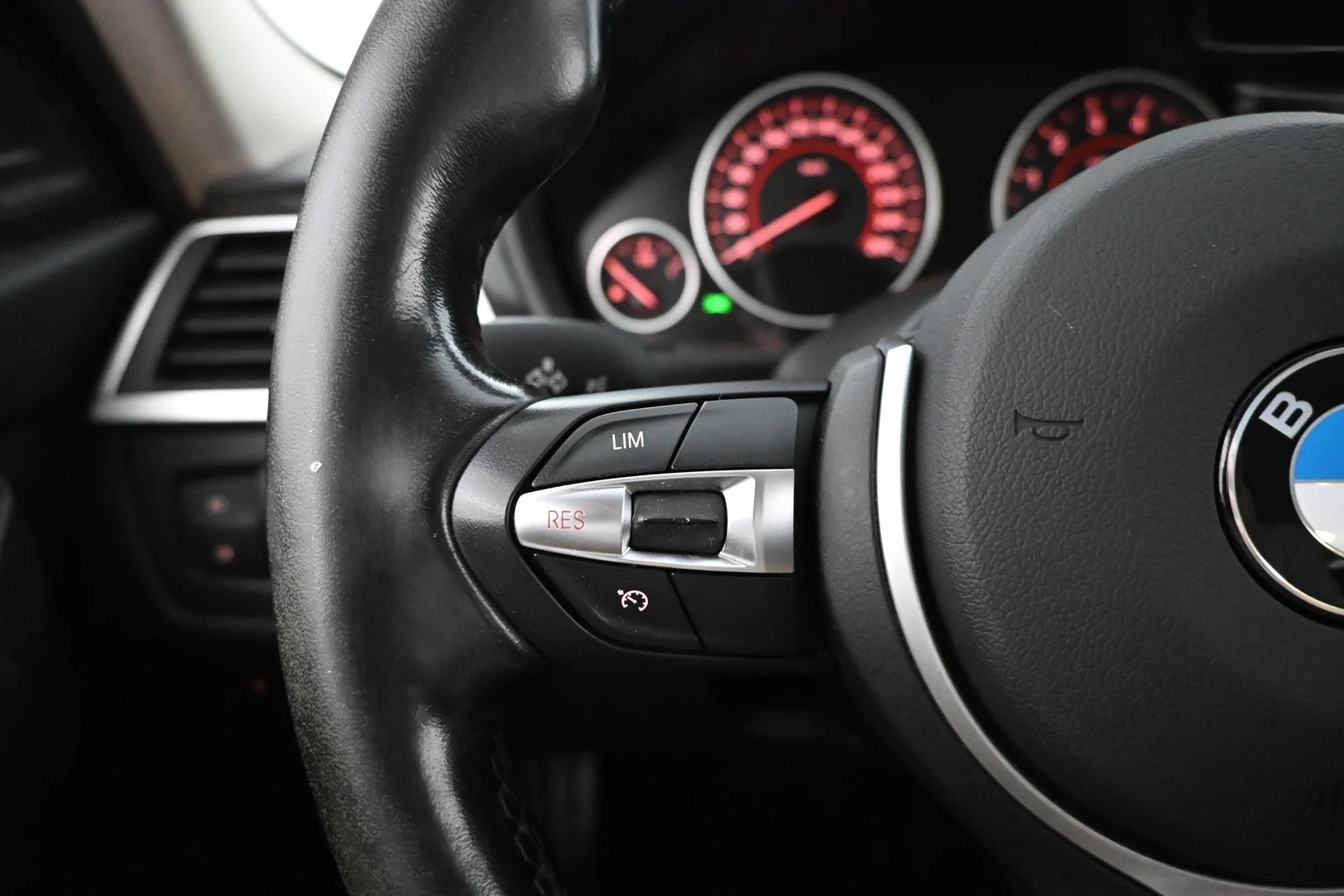 Car Image - 15JcEBgWUlgB0Wd8dvw92F