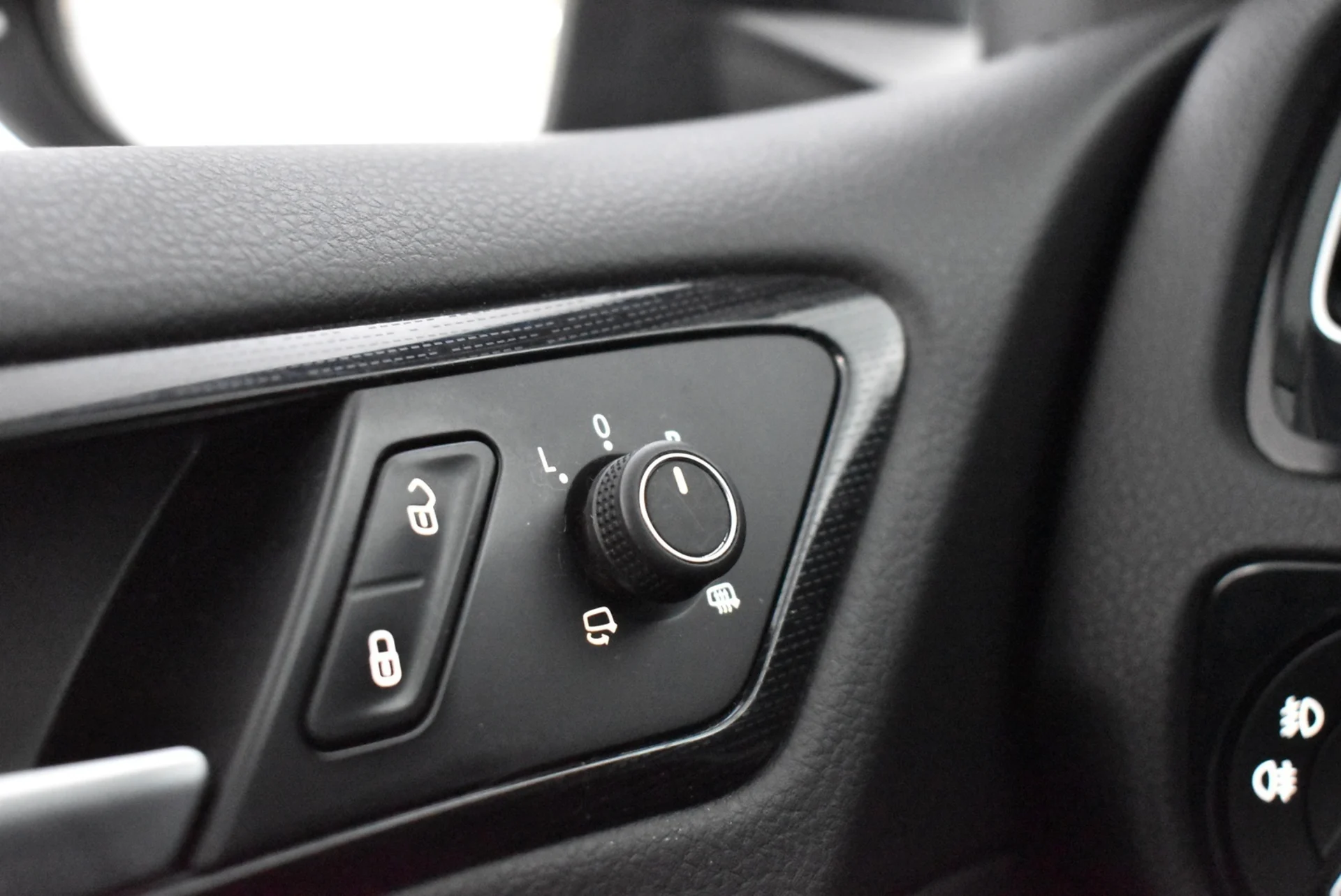 Car Image - 18TAYKnXOvJO1qQbDW2pRl