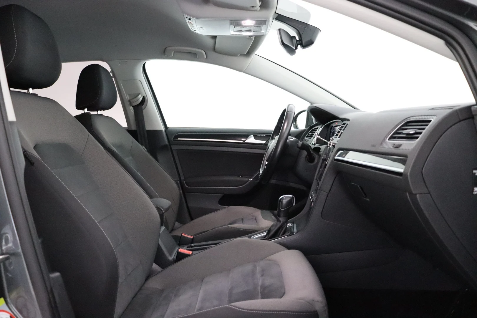 Car Image - 4Zd6EzFBJzAWwaq89VibQI