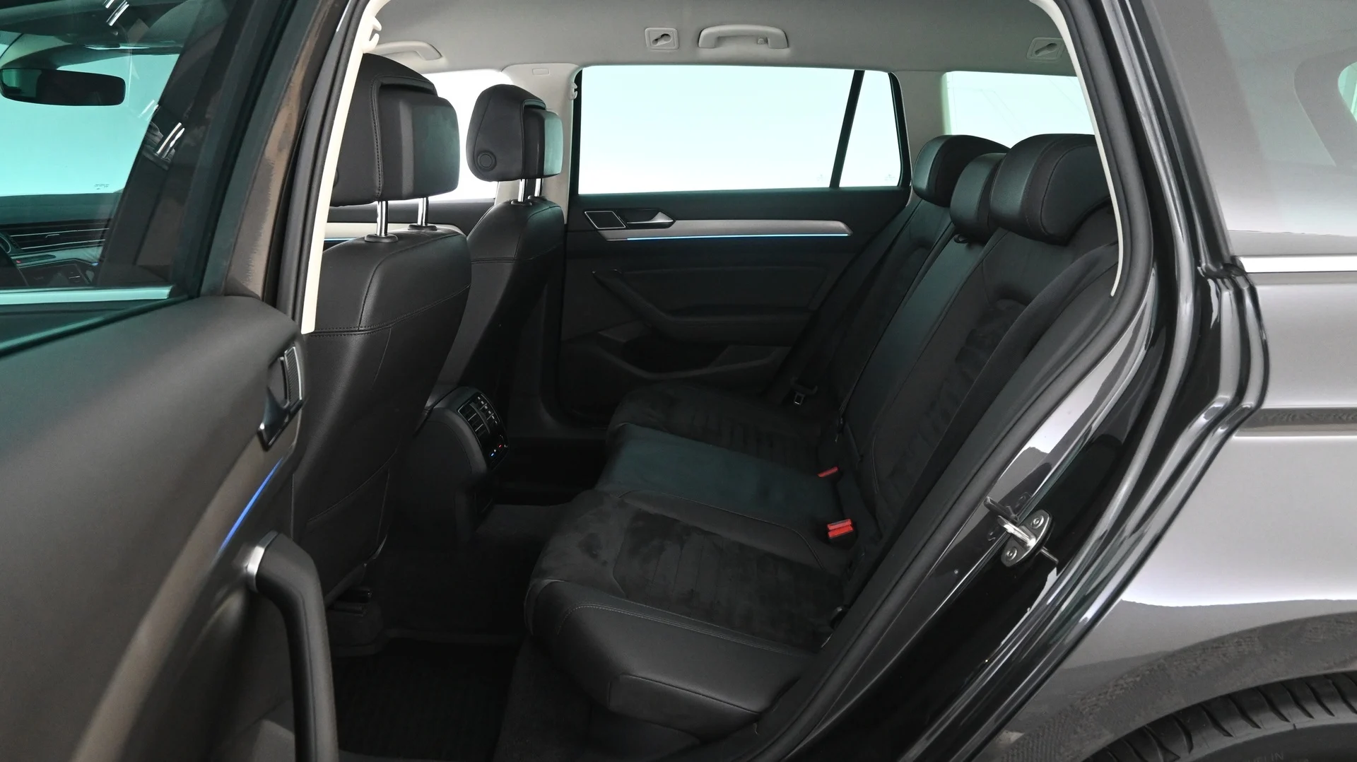 Car Image - 4B0pV65pFpob43ahMQOU9y