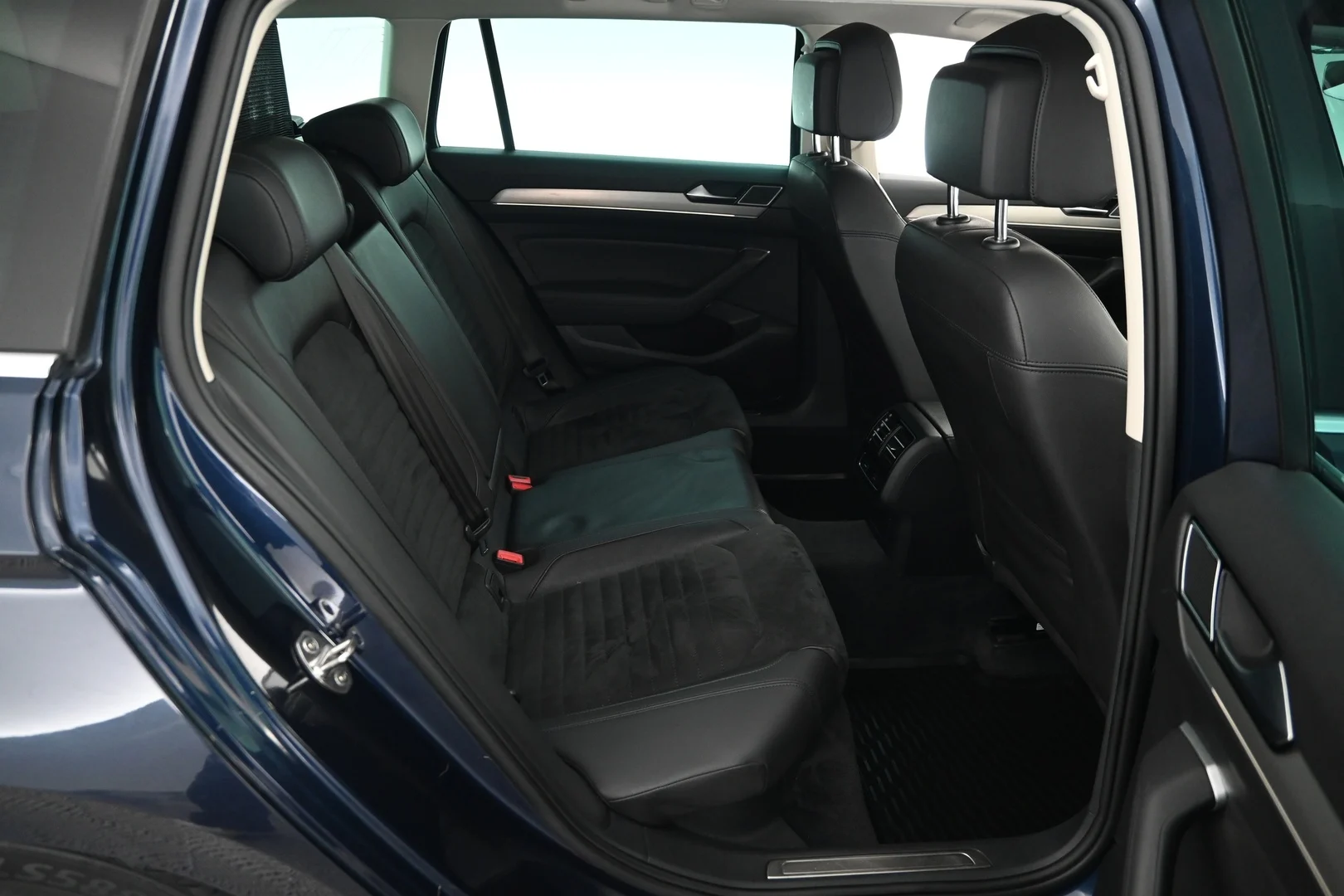 Car Image - 5wxplT5sKTbbz5Ekp2Jpn9
