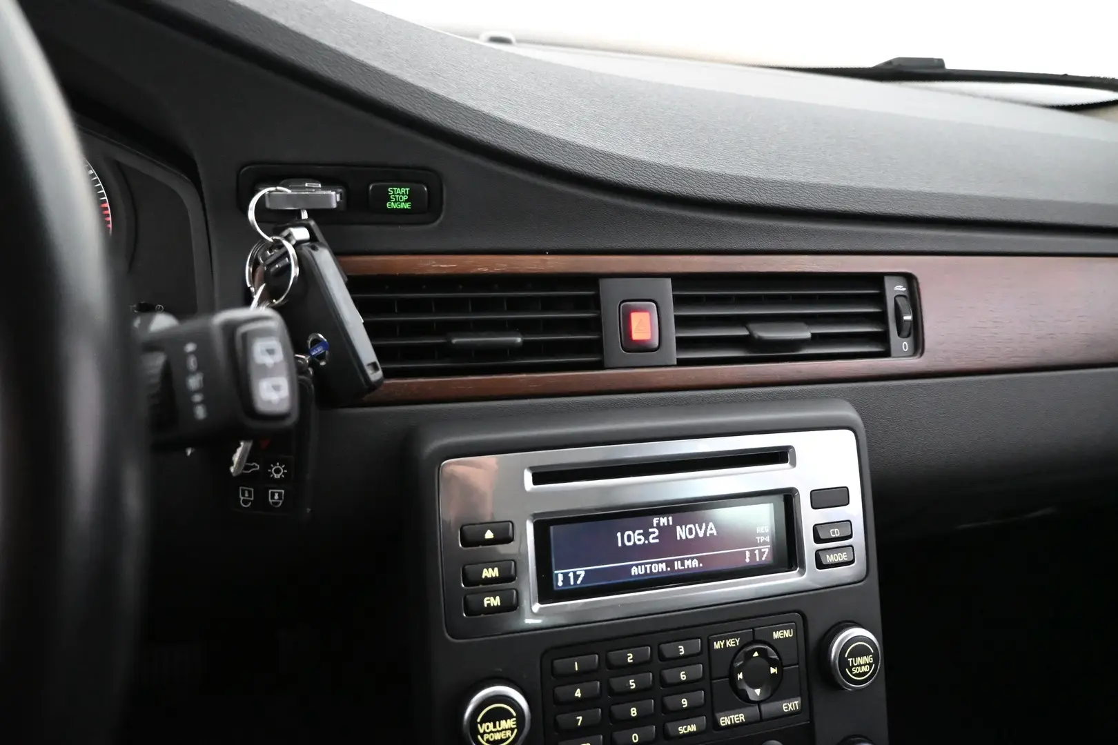 Car Image - e9DVzcqm4kkaPg2FNxUNx