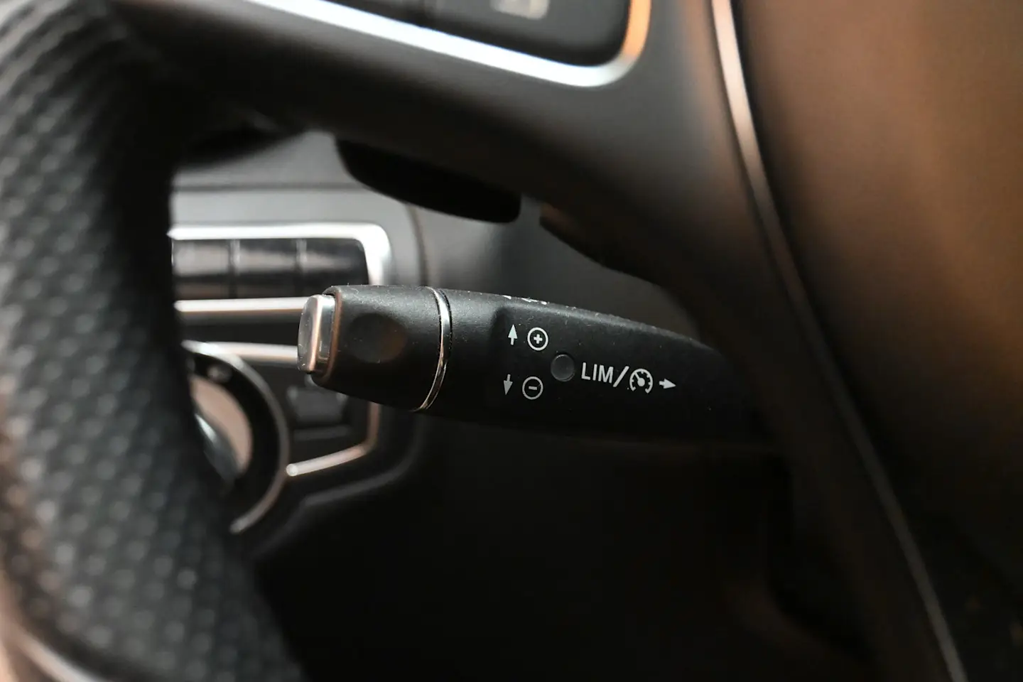 Car Image - 6ZaJxWx38sQ8SF7plGMylf