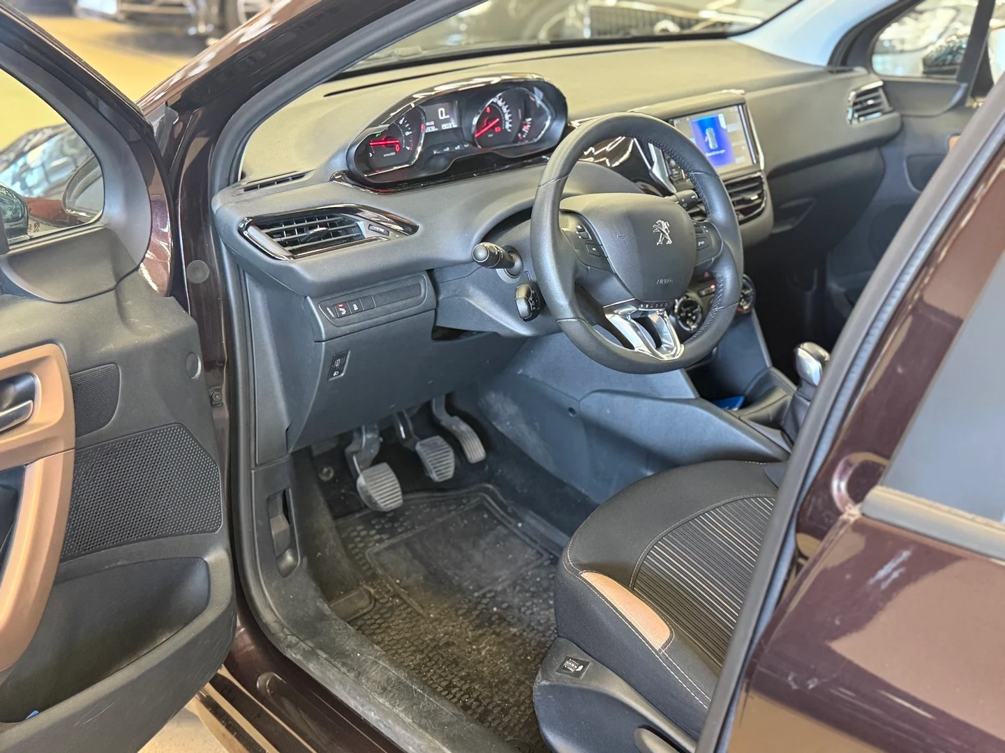 Car Image - 0jIywucNCcn2X4bDX2m2q