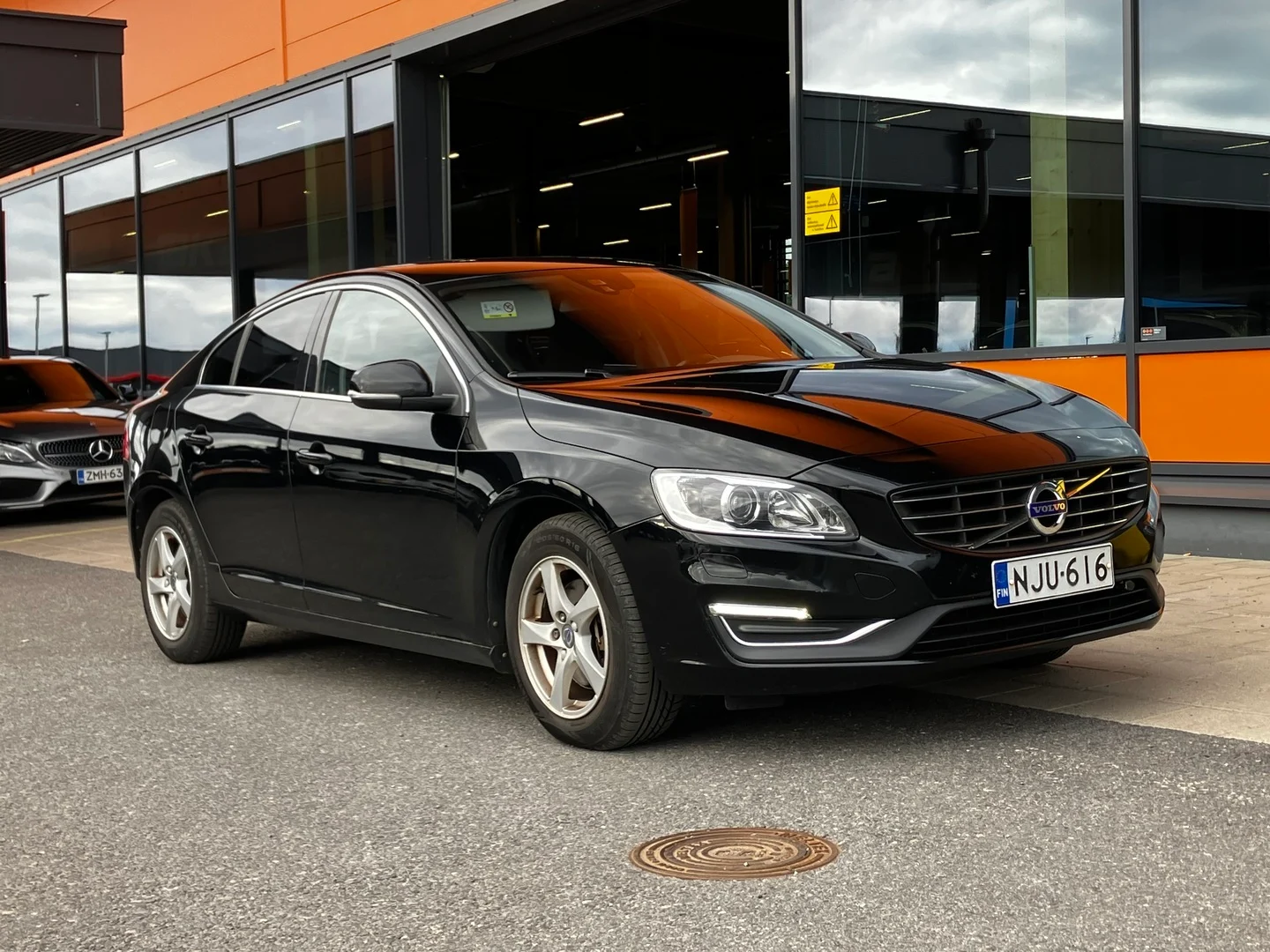 Car Image - xCn8suA2eBqqSjprAaUVi