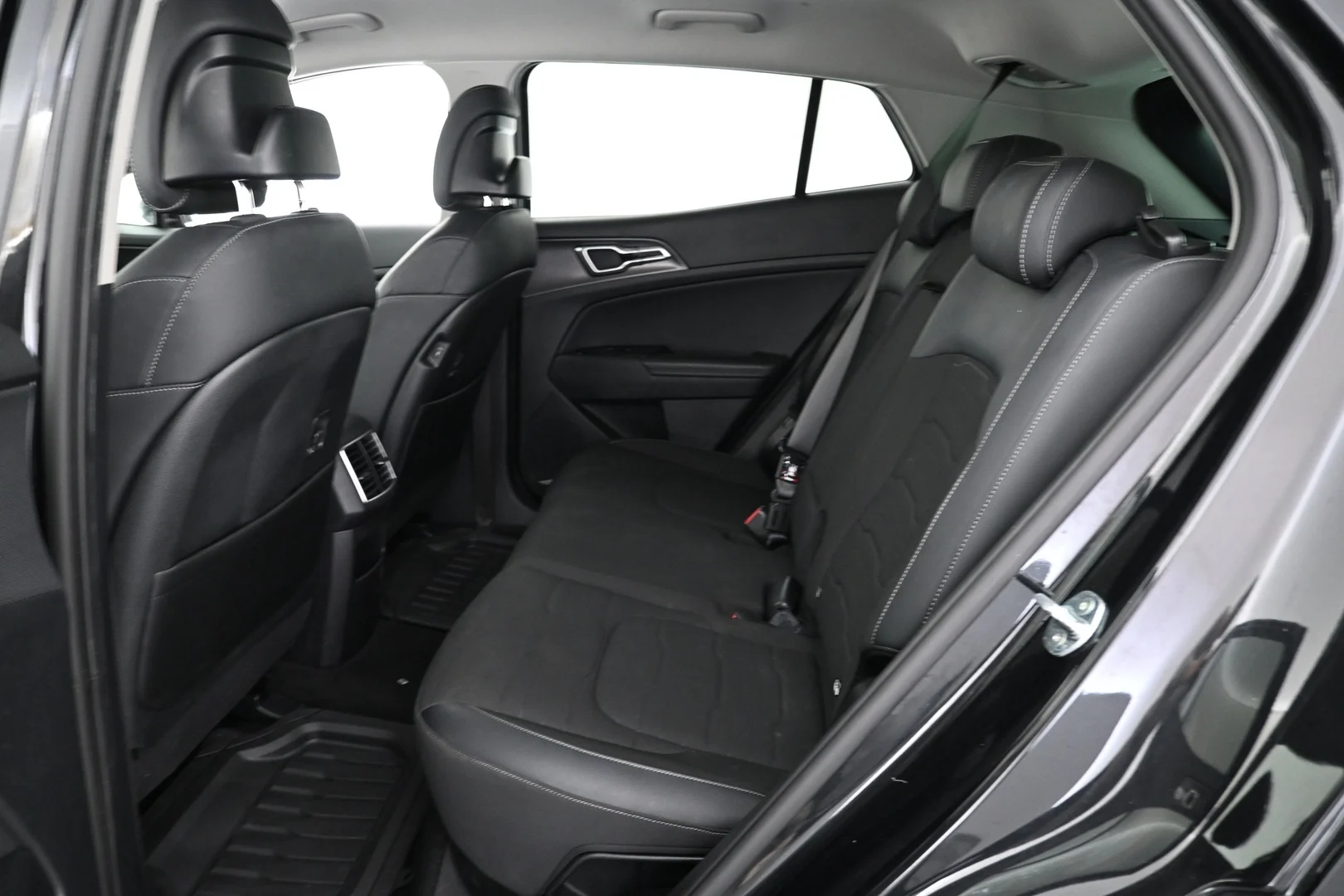 Car Image - 7e2NYlwGKkPMkpFIGonr0d