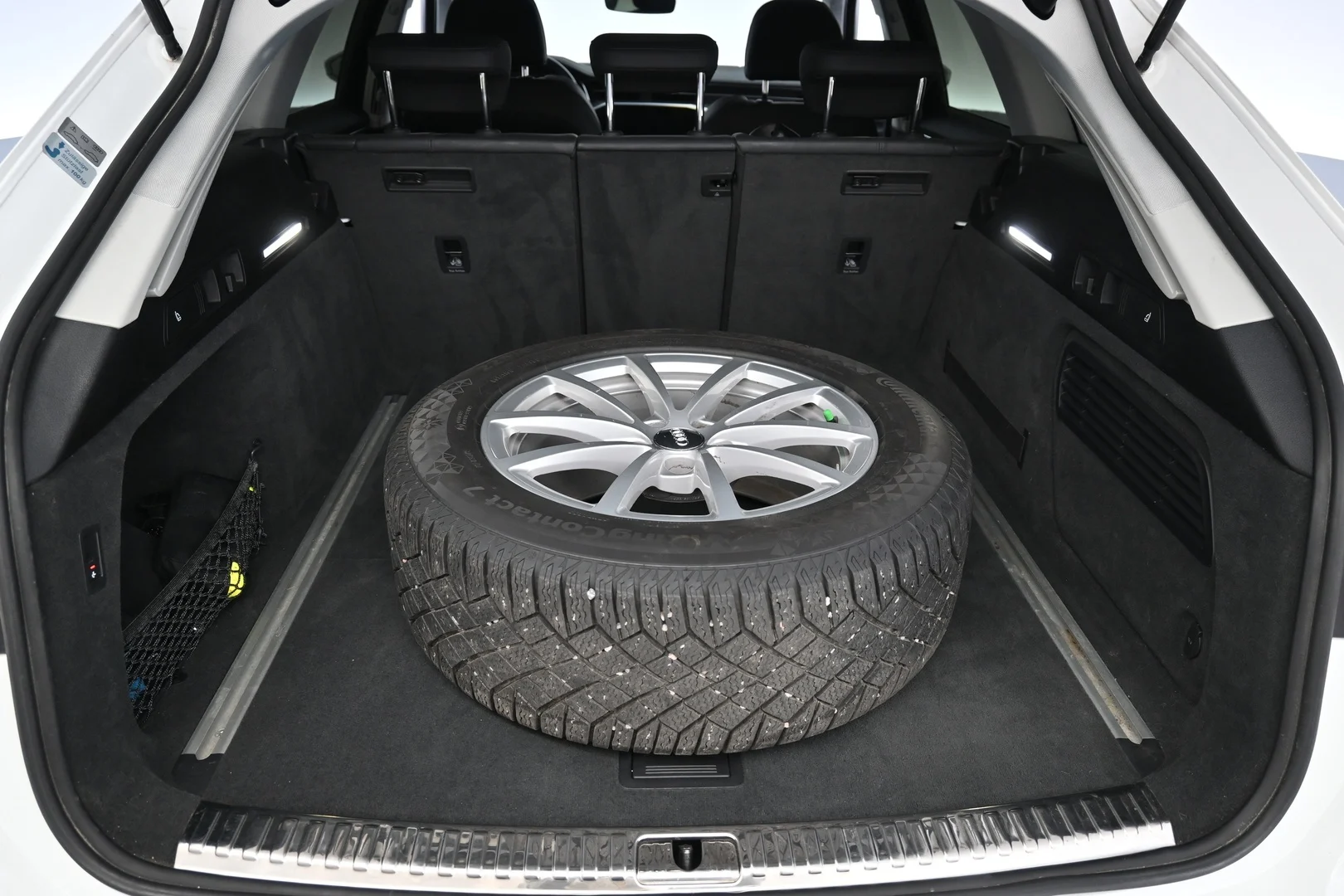Car Image - 4Oc2hT5qLPFWWkIOxfD4Rr