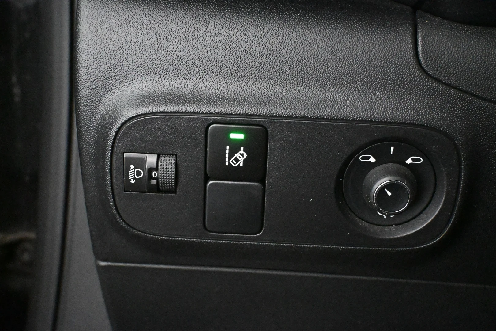 Car Image - 7LhU2Dq6X9EchsrQFiGst9