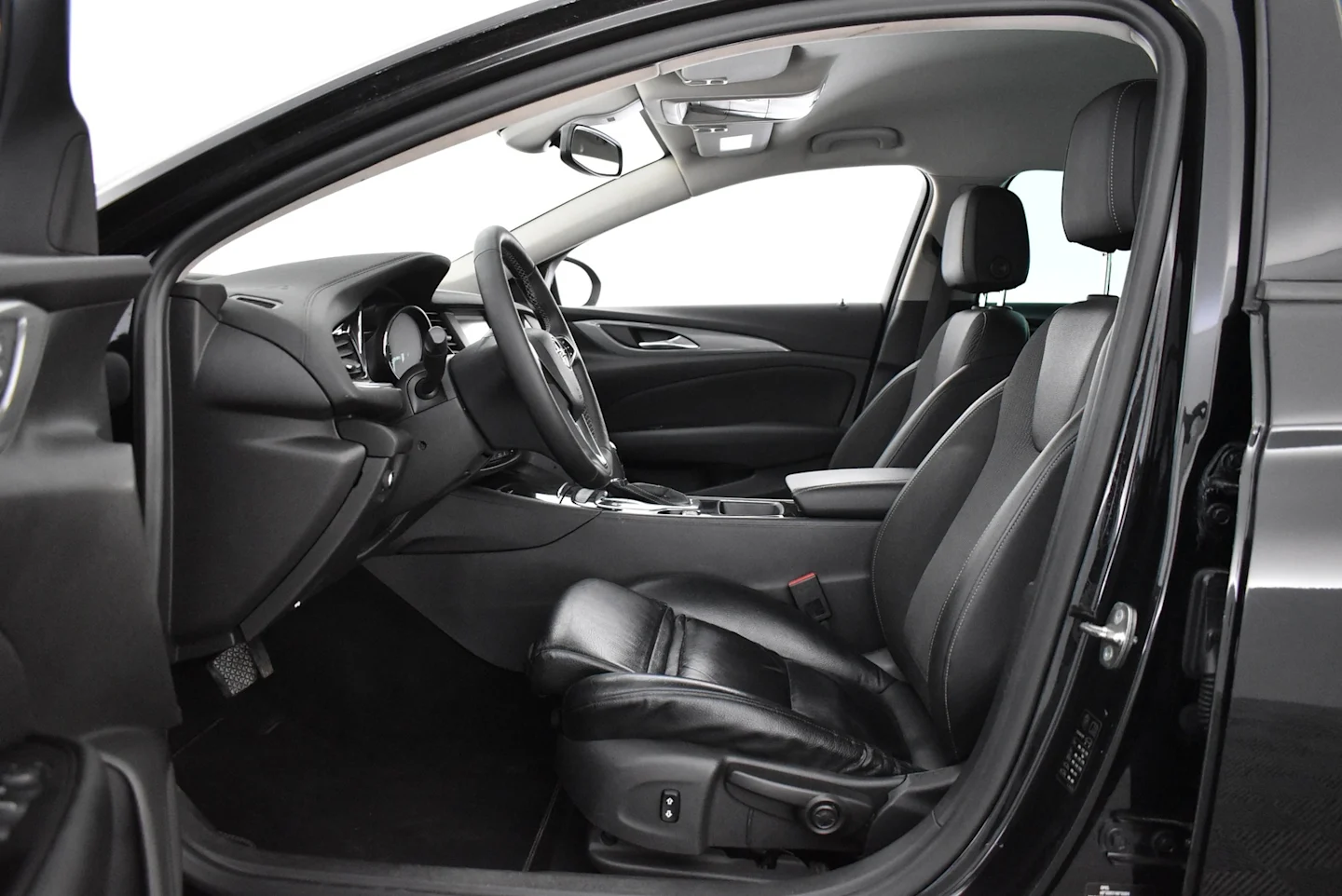 Car Image - 5dM8KUYFjm80xpGb3SBq3X