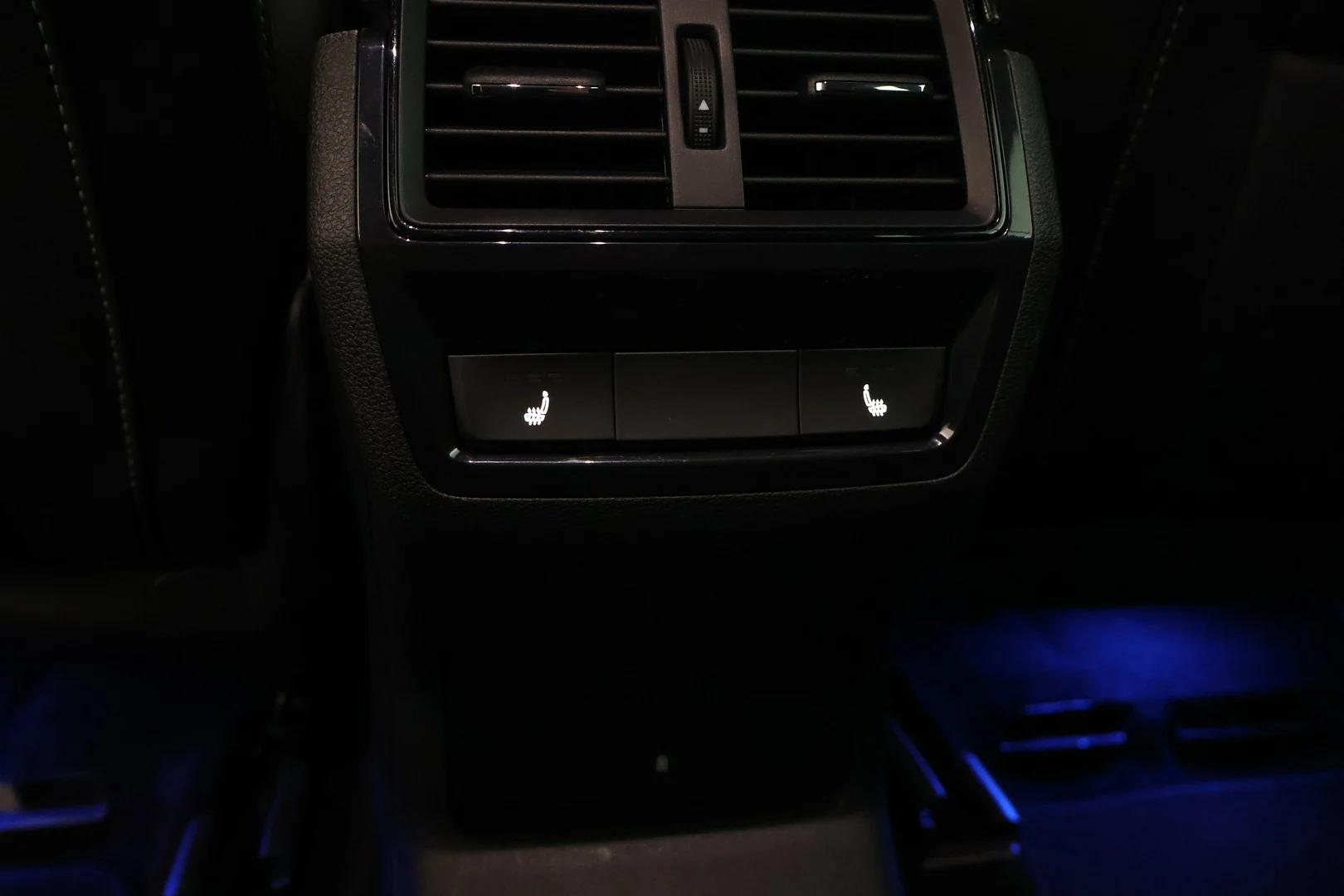 Car Image - 5Q7TPXnHgjJXTB5Whzotox