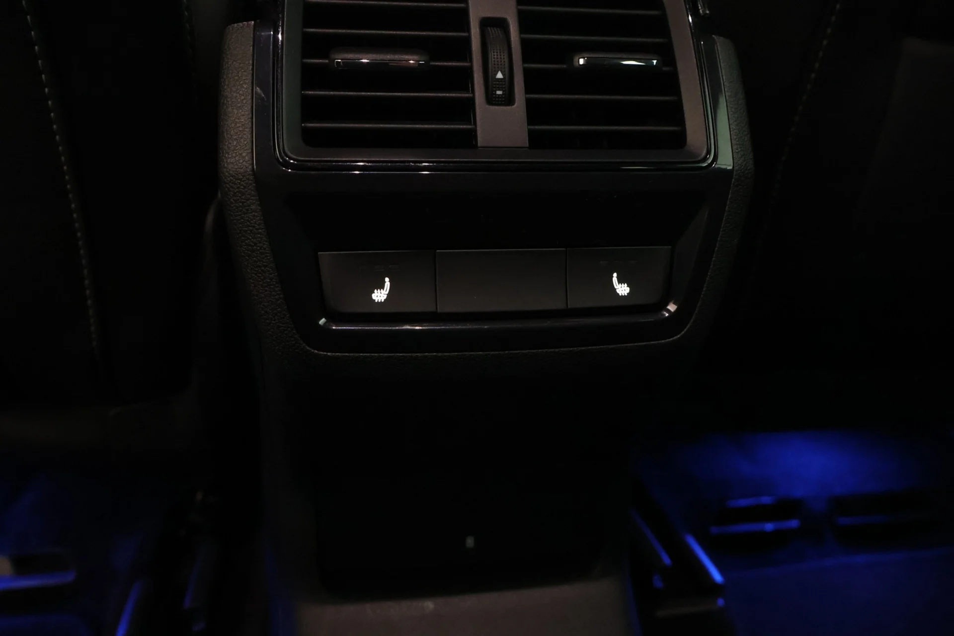 Car Image - 5Q7TPXnHgjJXTB5Whzotox