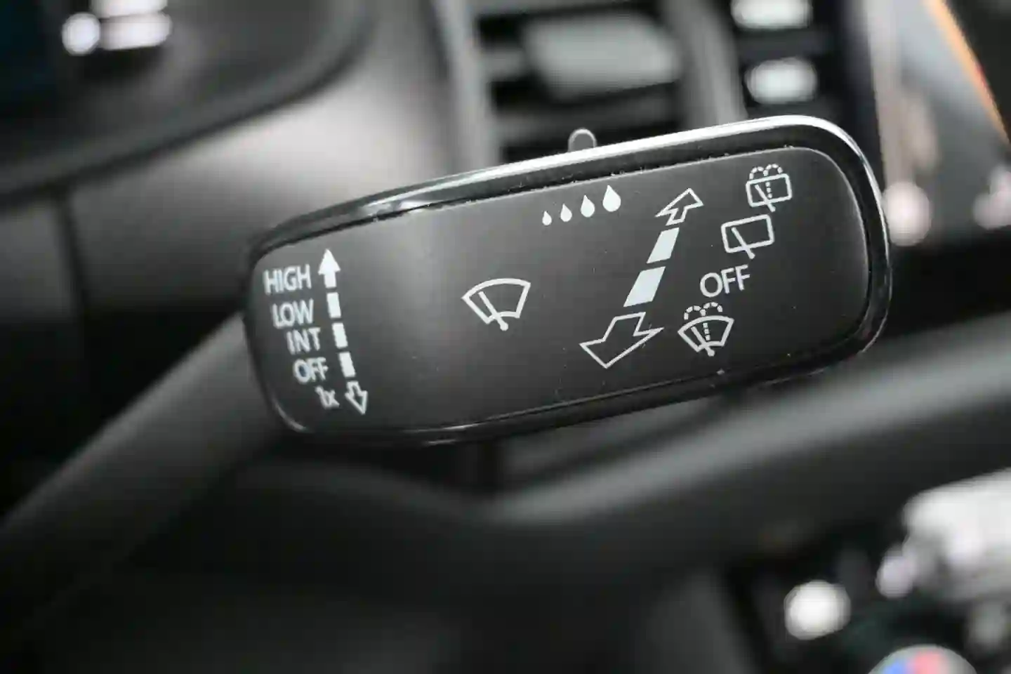 Car Image - 5Q7TPXnHgjJXTB5Whzotox