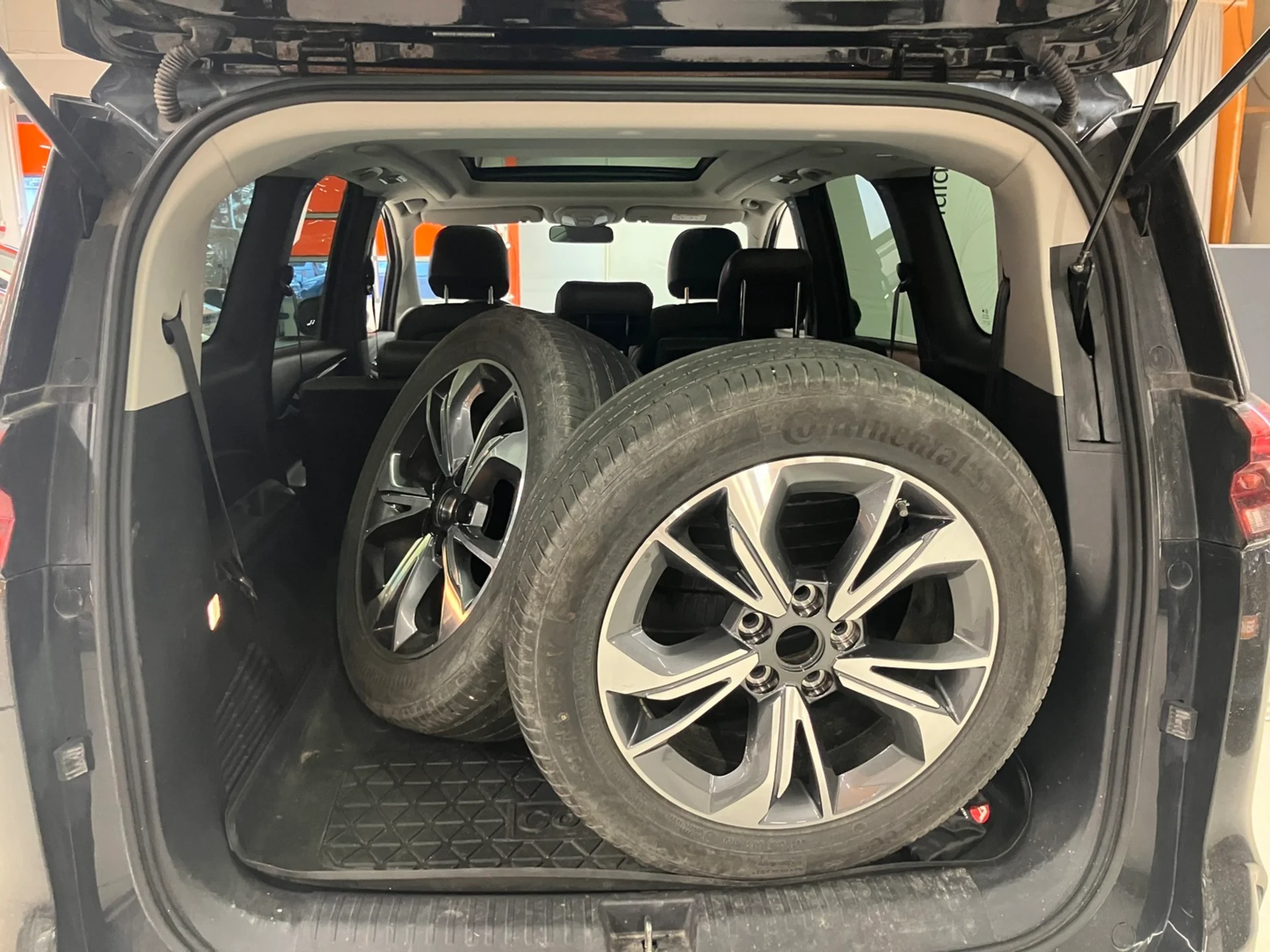 Car Image - 724zDATeAQelPFgeKMut9B