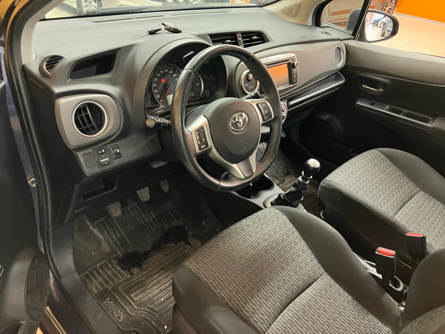 Car Image - 6QS1r0RON5Scq20GI0xMjd