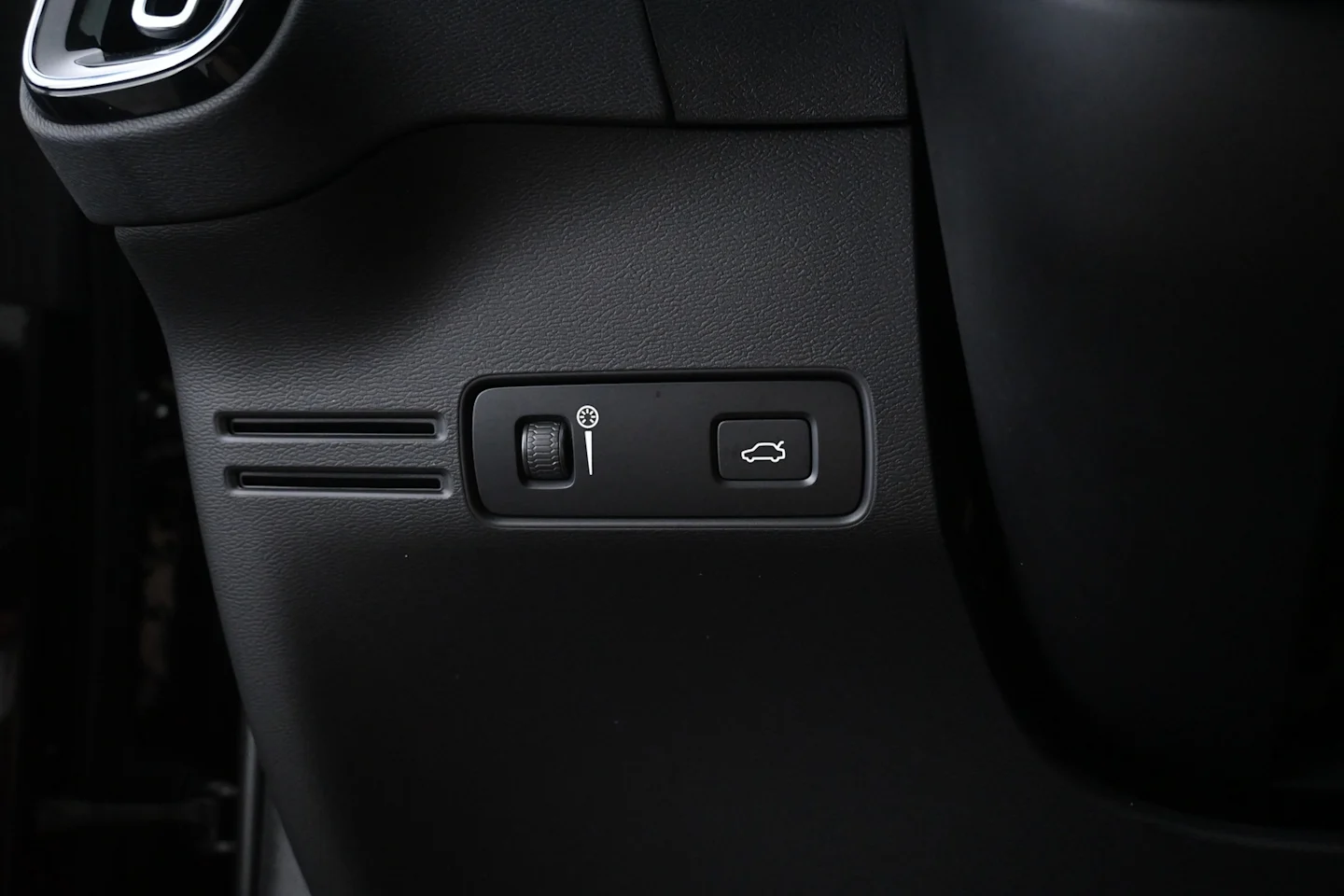 Car Image - 5YCv7FjDnjiBcrq1b8e15k