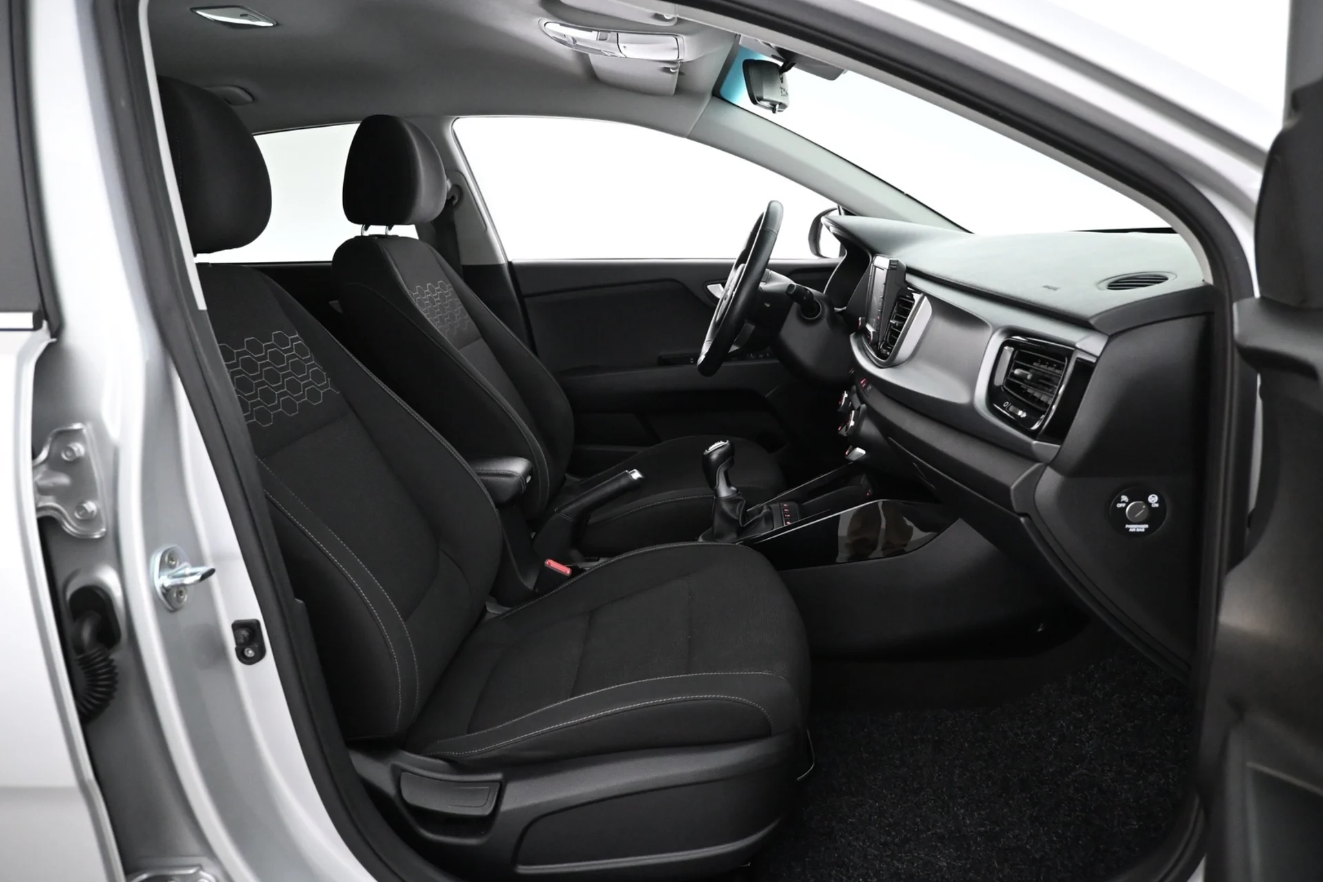 Car Image - 1bu1AvvQYn1nCqyM9FqKtN