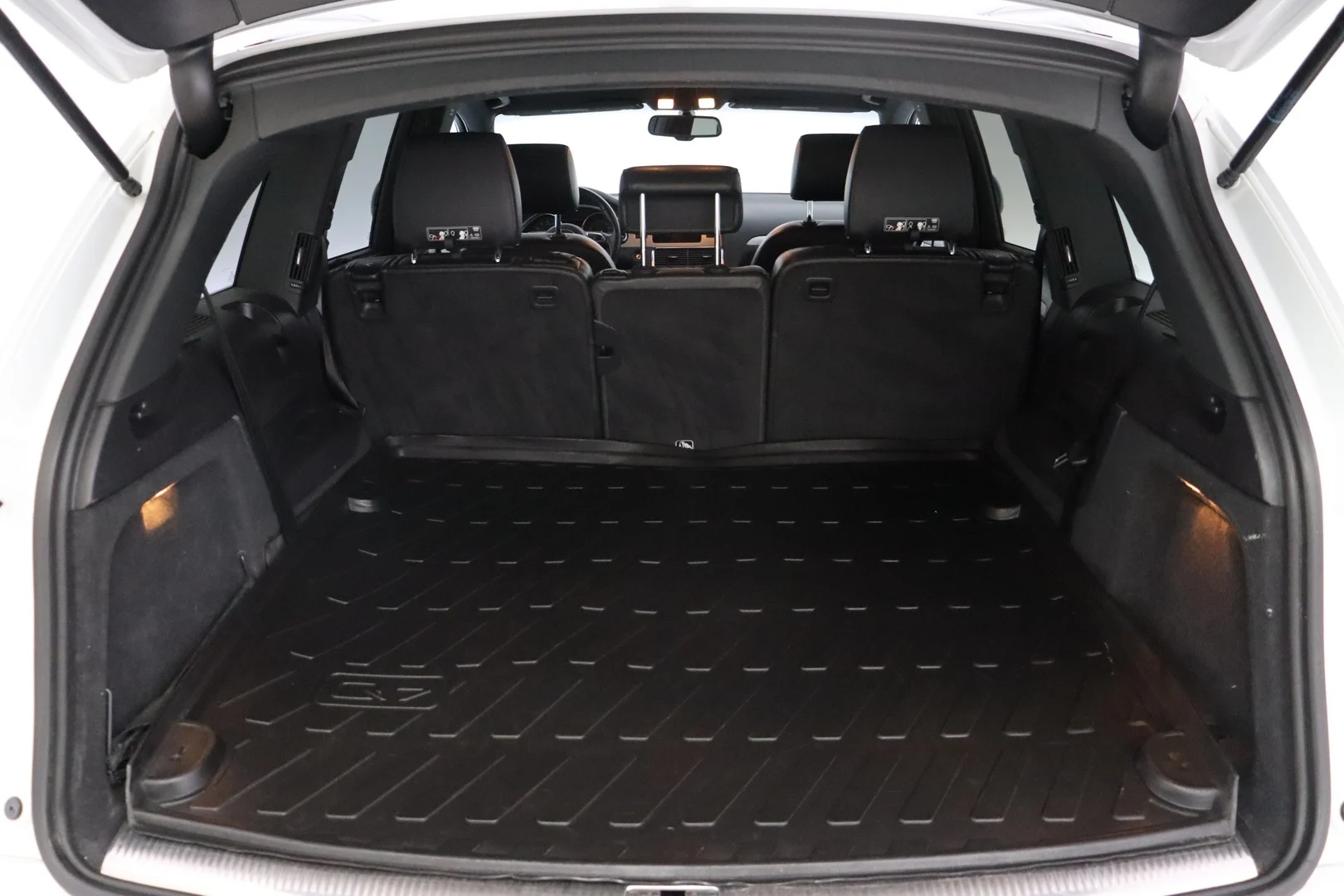 Car Image - 3Y08WY1eGKYyUMIyKKm2v8