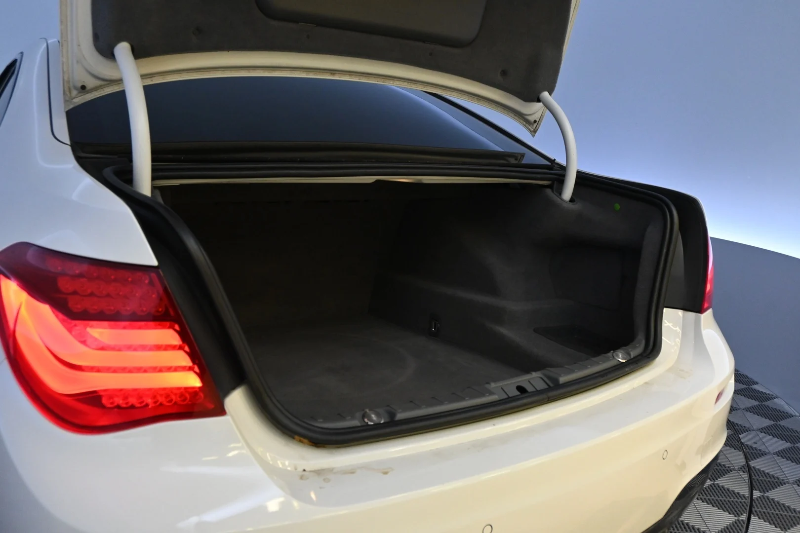 Car Image - 5I69qVt0EjUyJxTT4jmH6w