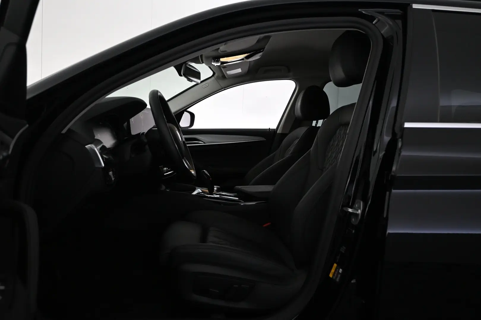 Car Image - 2ONFKELwiIUMgggypQ64UM